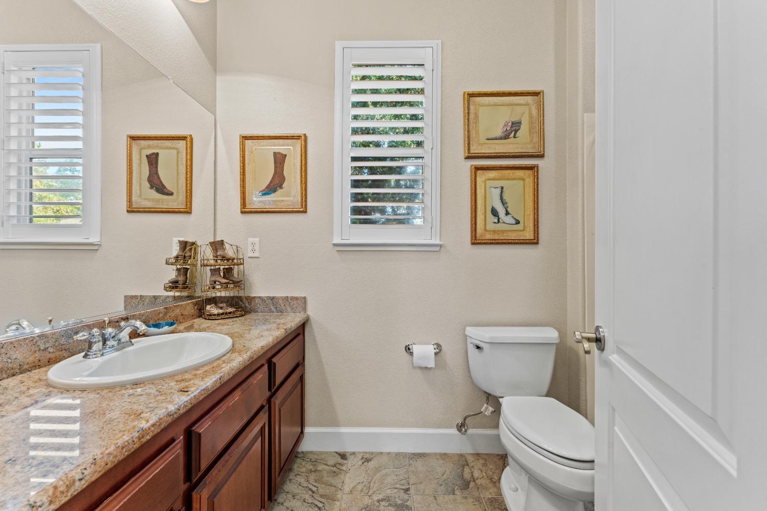 Detail Gallery Image 27 of 44 For 8005 Fallview Way, El Dorado Hills,  CA 95762 - 2 Beds | 2 Baths