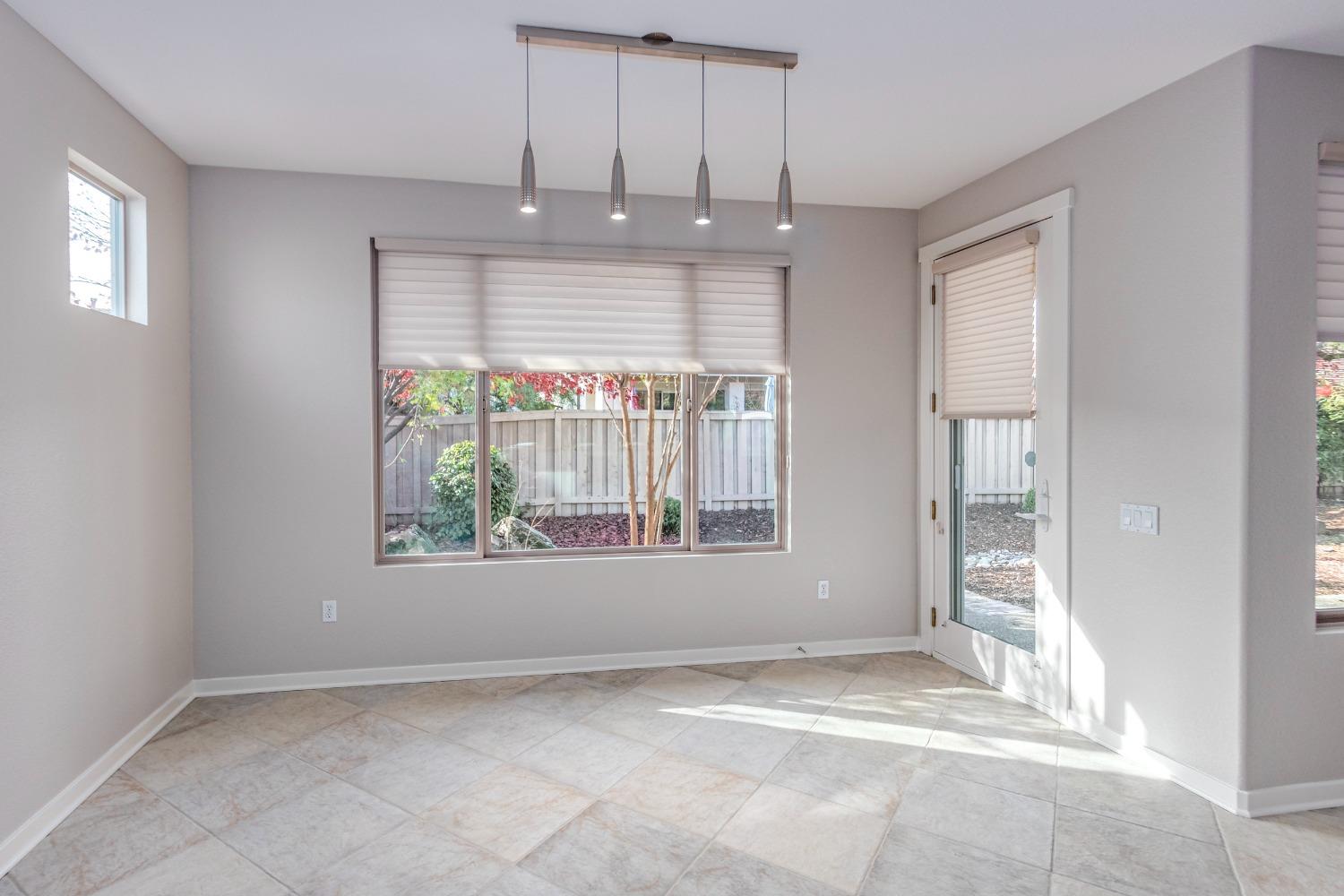 Detail Gallery Image 12 of 51 For 138 Coach Light Ln, Lincoln,  CA 95648 - 2 Beds | 2 Baths