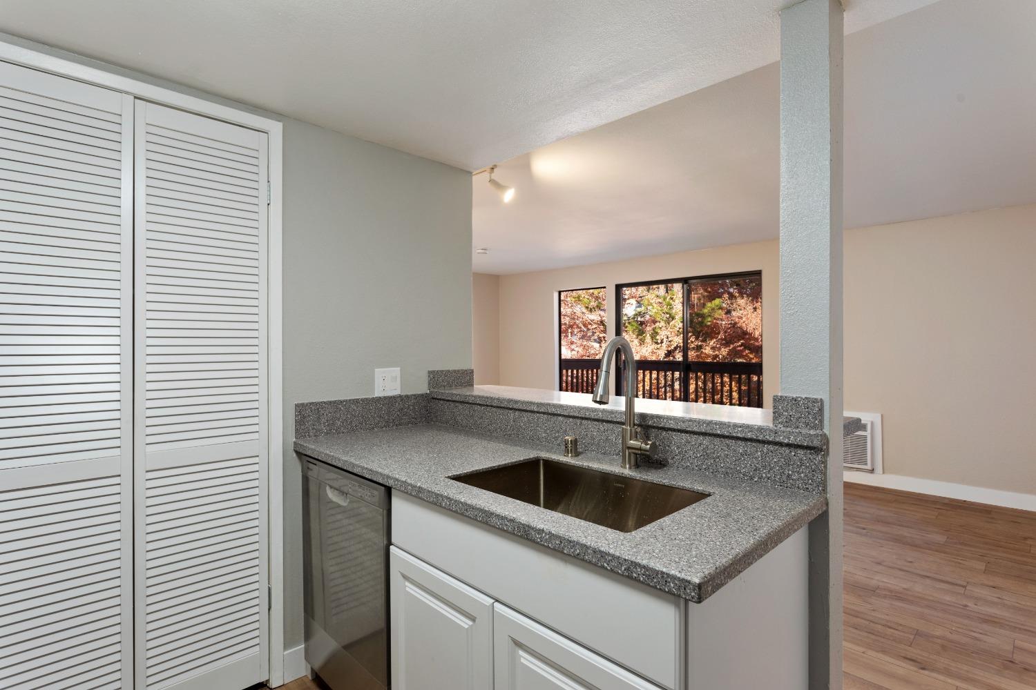 Detail Gallery Image 3 of 19 For 961 Fulton Ave #542,  Sacramento,  CA 95825 - 1 Beds | 1 Baths