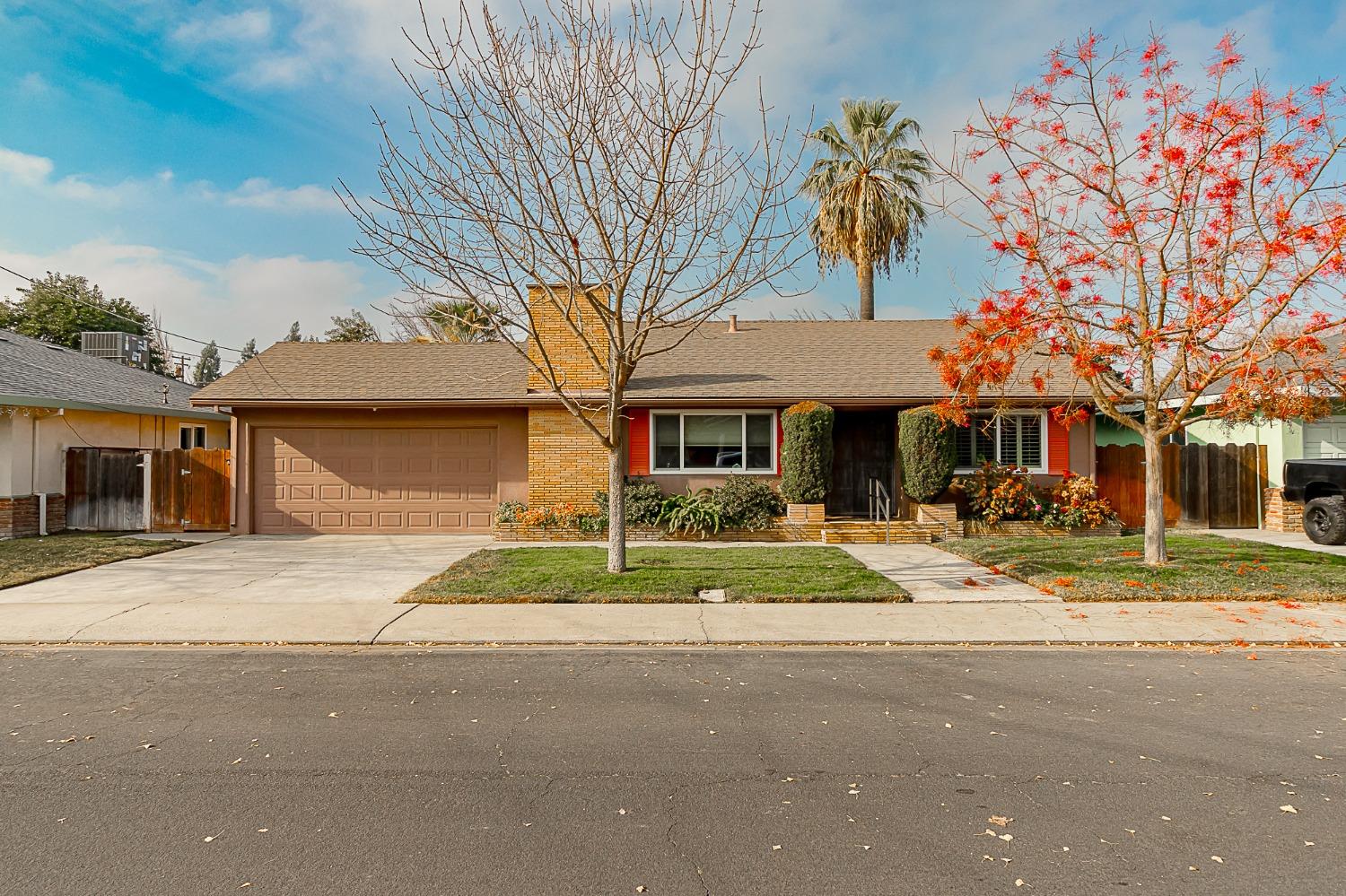 Detail Gallery Image 1 of 26 For 1613 Springwood Dr, Modesto,  CA 95350 - 3 Beds | 2 Baths