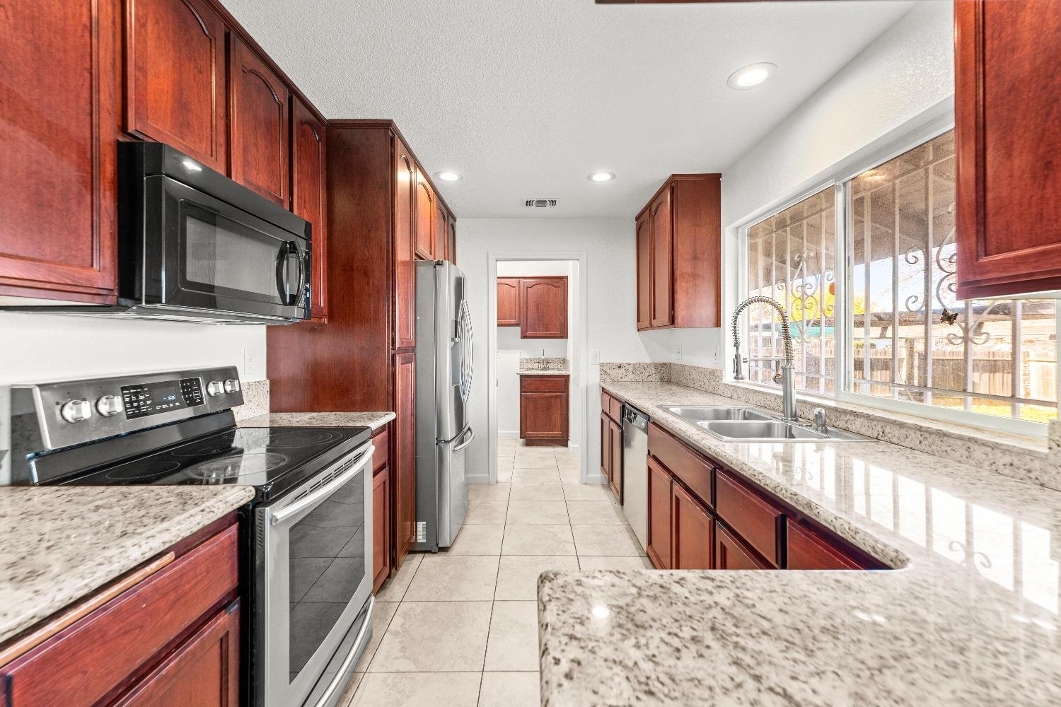 Detail Gallery Image 11 of 36 For 270 8th St, Lincoln,  CA 95648 - 3 Beds | 2 Baths