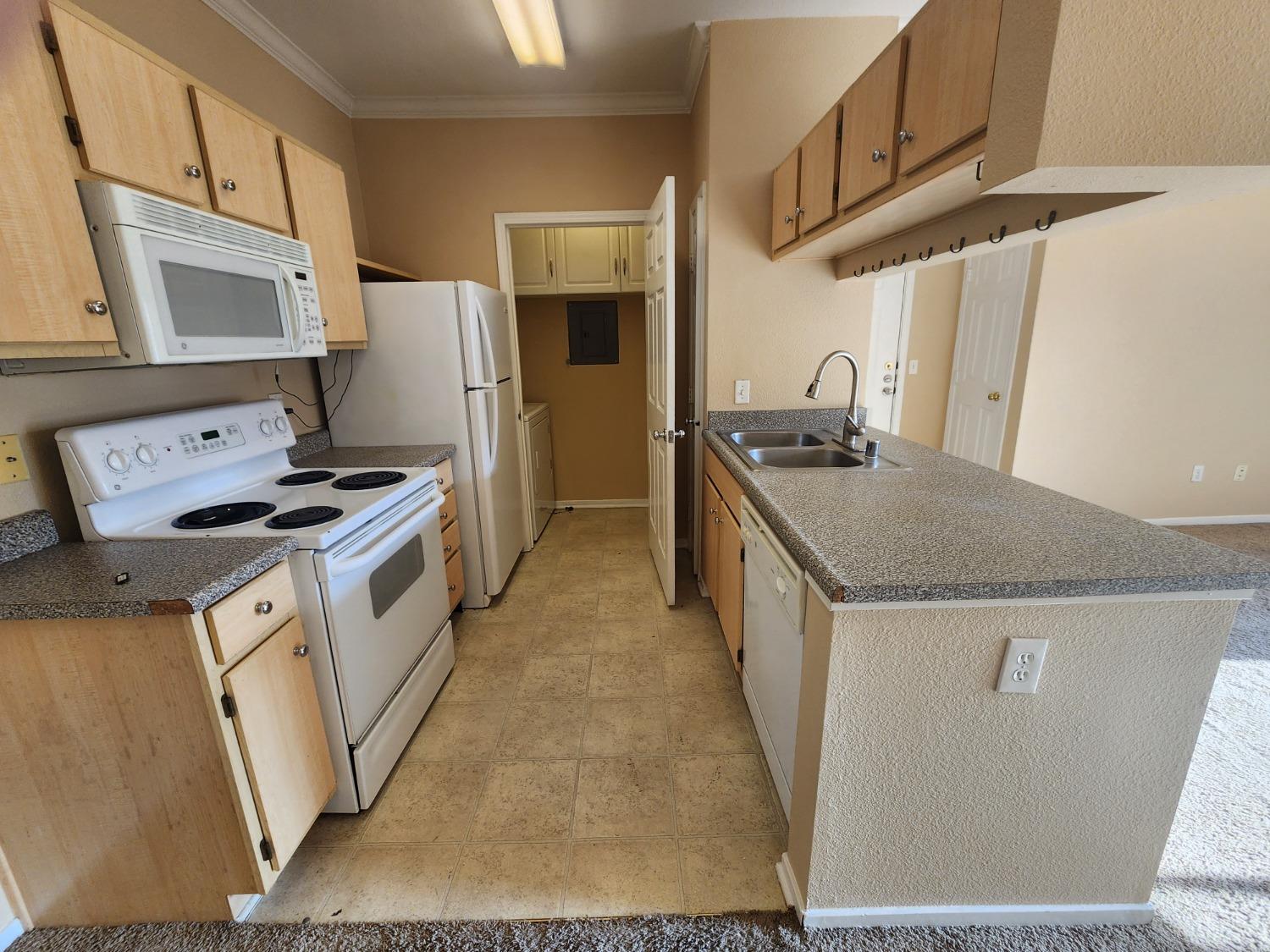 Detail Gallery Image 4 of 16 For 701 Gibson Dr #1924,  Roseville,  CA 95678 - 1 Beds | 1 Baths