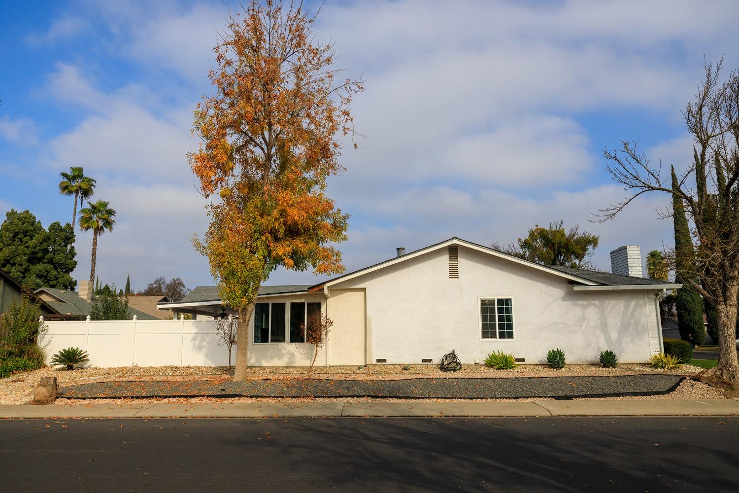 Detail Gallery Image 3 of 64 For 2701 Darius Ln, Modesto,  CA 95350 - 3 Beds | 2 Baths