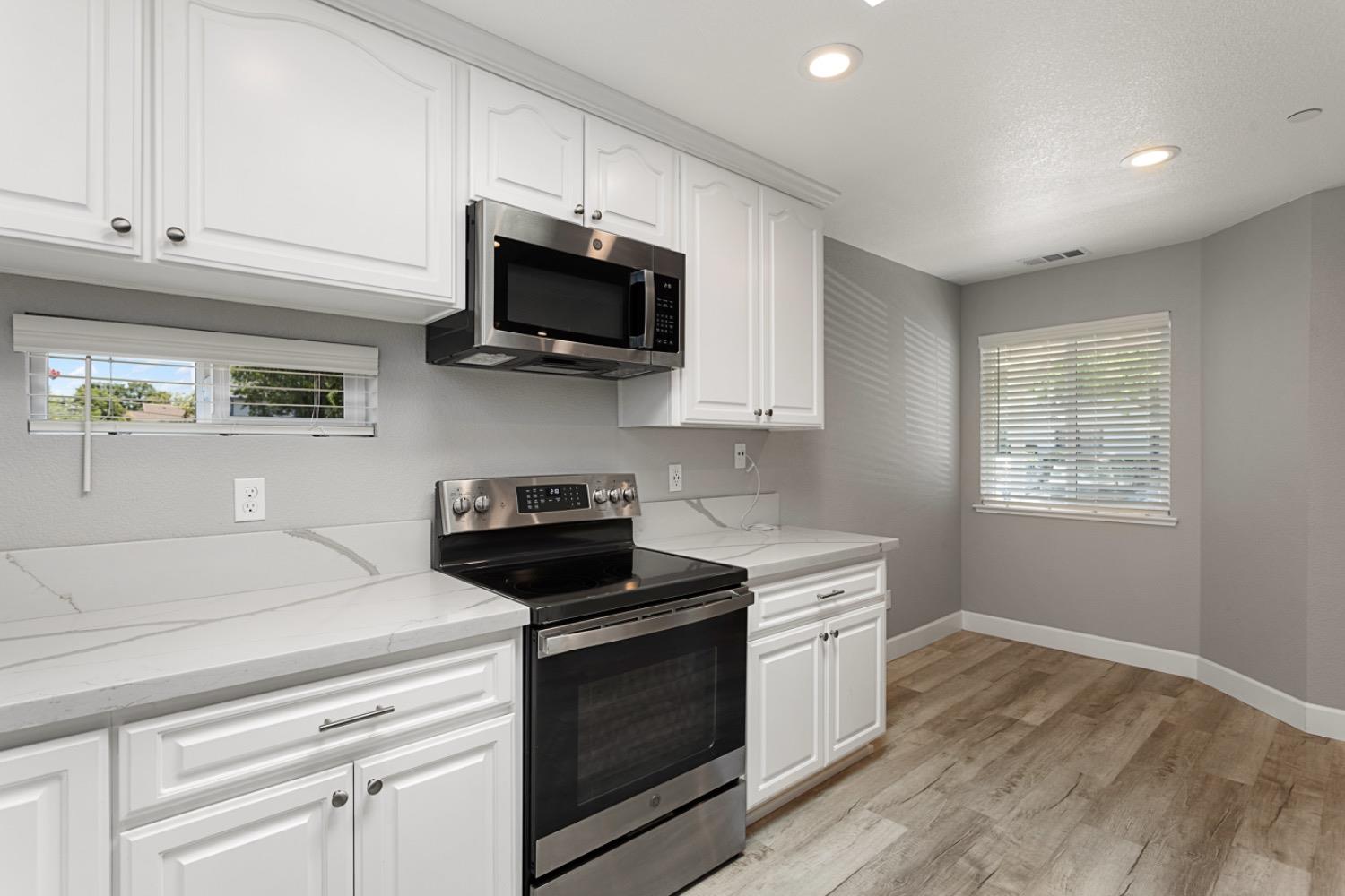 Detail Gallery Image 5 of 23 For 2375 Alta Garden Ln, Sacramento,  CA 95825 - 2 Beds | 2 Baths