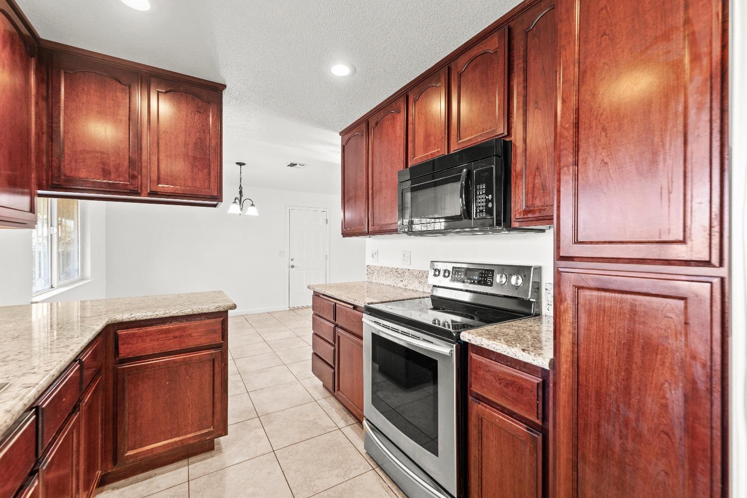 Detail Gallery Image 13 of 36 For 270 8th St, Lincoln,  CA 95648 - 3 Beds | 2 Baths