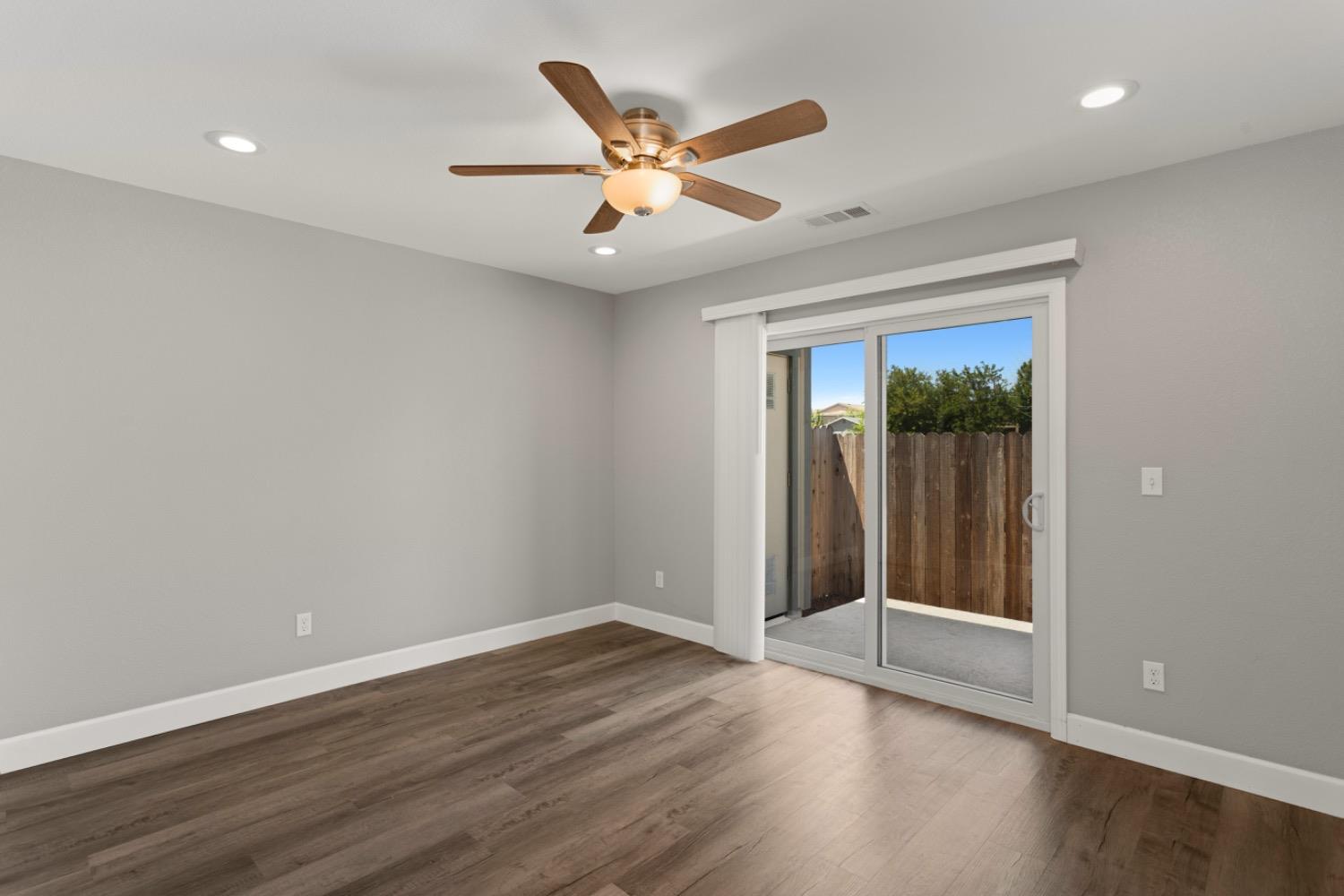 Detail Gallery Image 15 of 23 For 2375 Alta Garden Ln, Sacramento,  CA 95825 - 2 Beds | 2 Baths