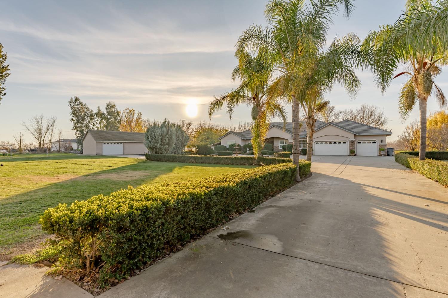 Detail Gallery Image 4 of 81 For 10935 Gledhill Rd, Yuba City,  CA 95991 - 4 Beds | 4 Baths