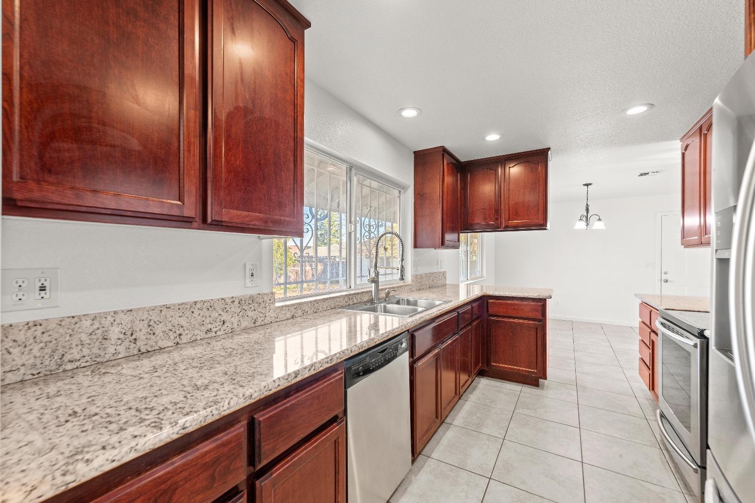 Detail Gallery Image 12 of 36 For 270 8th St, Lincoln,  CA 95648 - 3 Beds | 2 Baths