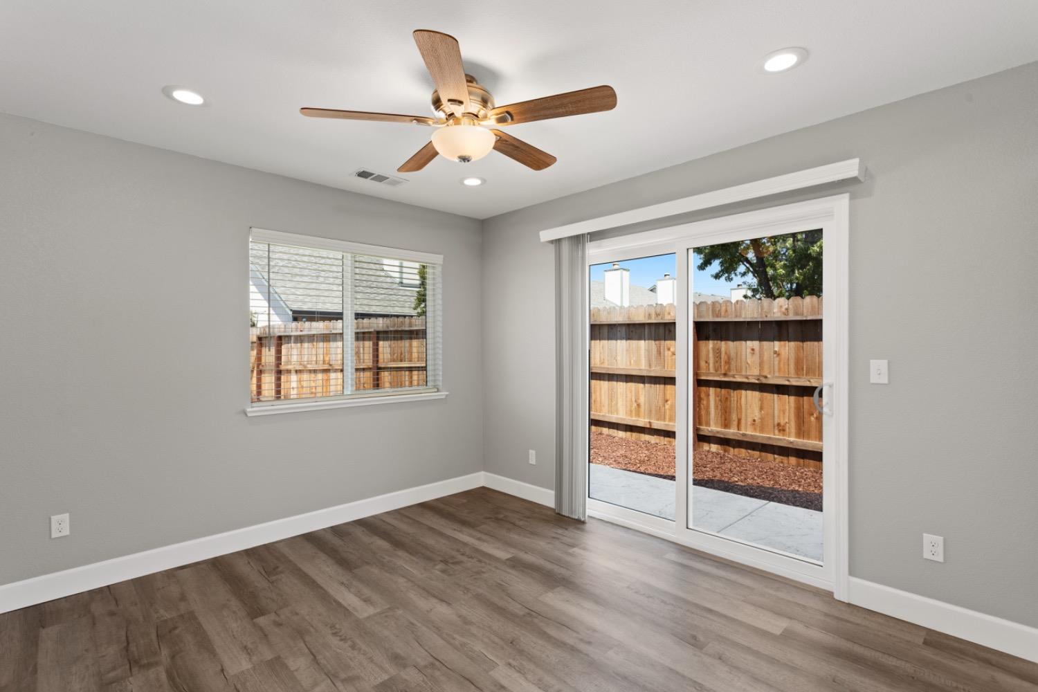 Detail Gallery Image 12 of 23 For 2375 Alta Garden Ln, Sacramento,  CA 95825 - 2 Beds | 2 Baths