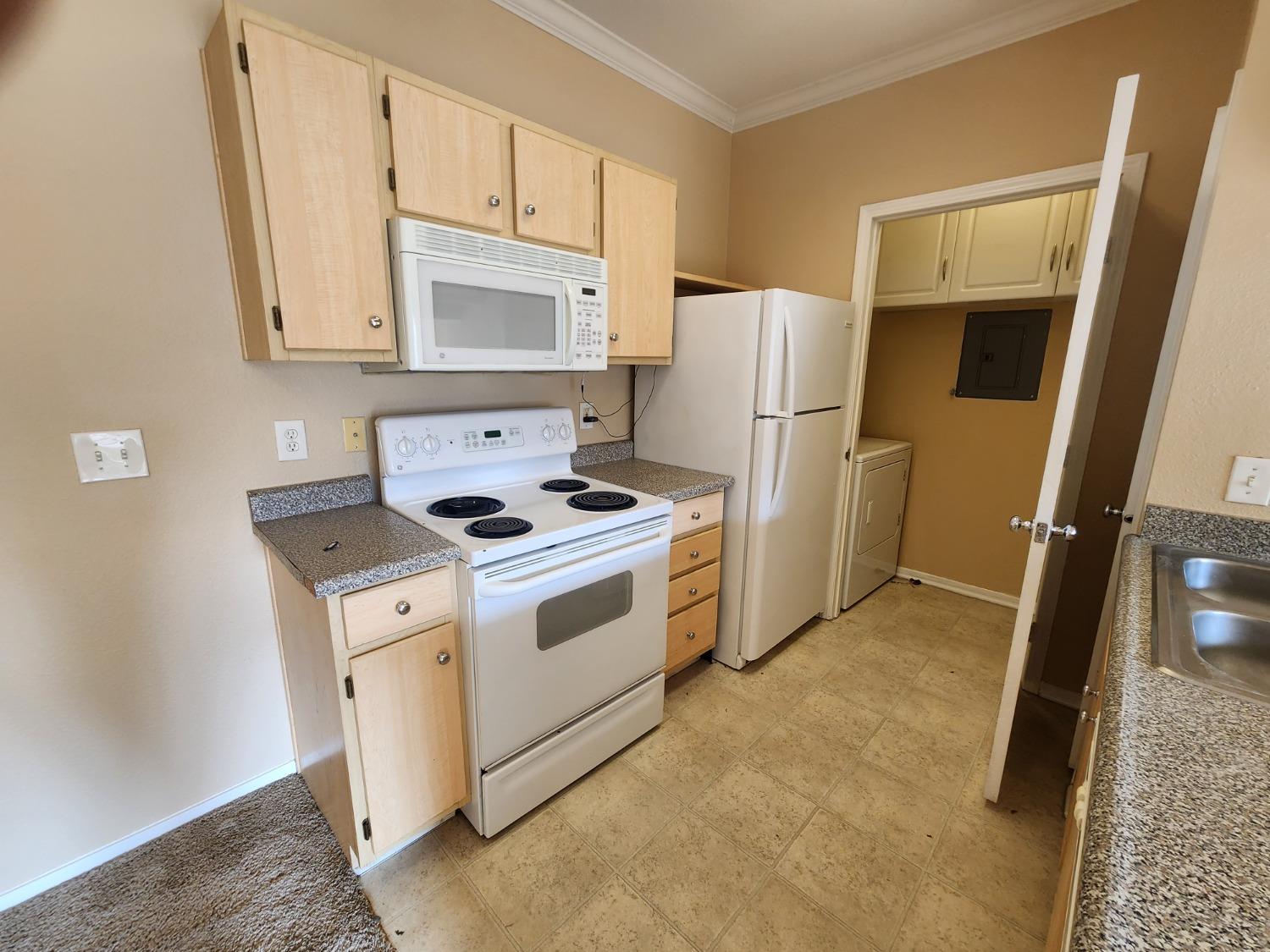 Detail Gallery Image 5 of 16 For 701 Gibson Dr #1924,  Roseville,  CA 95678 - 1 Beds | 1 Baths