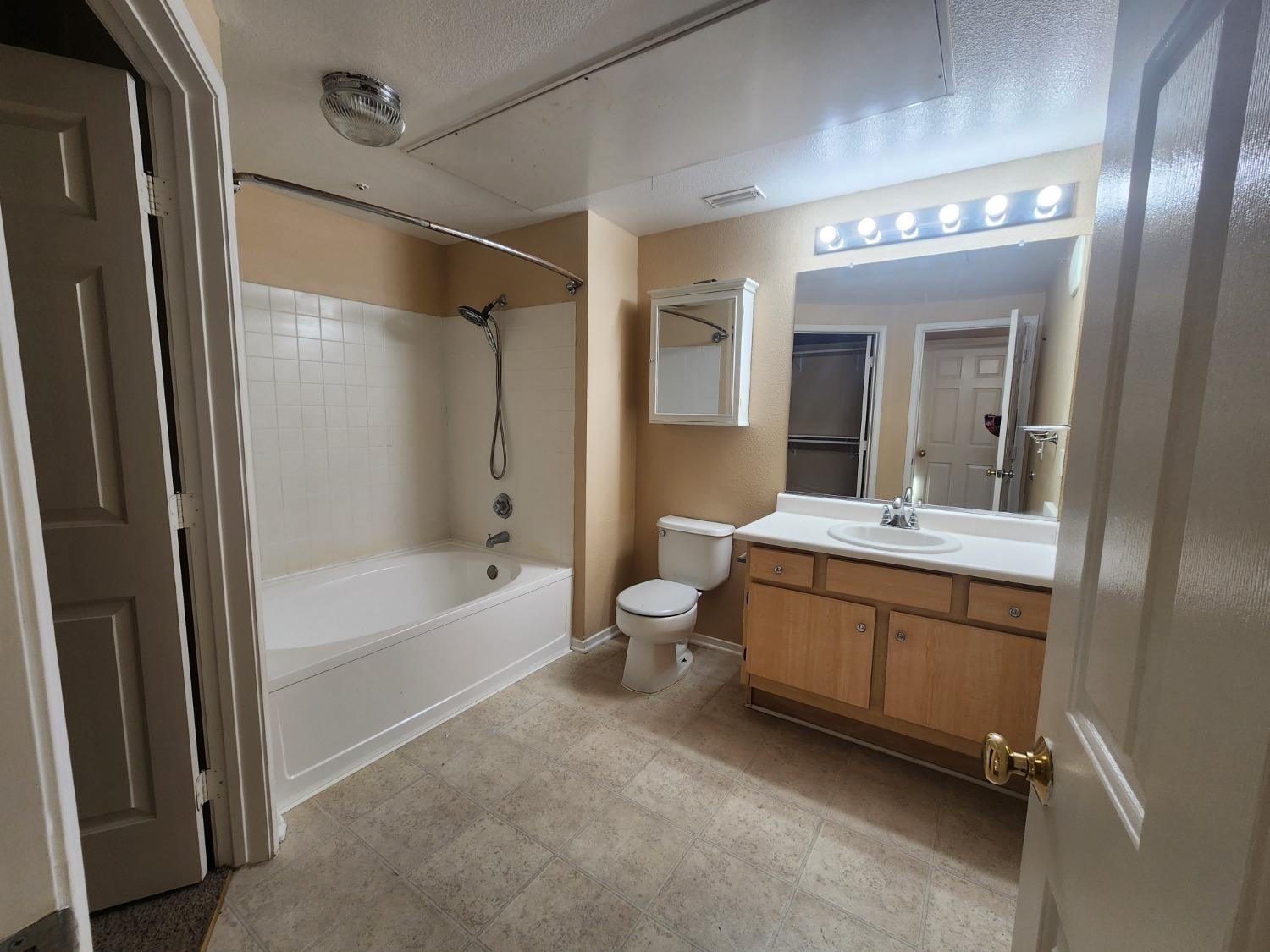 Detail Gallery Image 12 of 16 For 701 Gibson Dr #1924,  Roseville,  CA 95678 - 1 Beds | 1 Baths