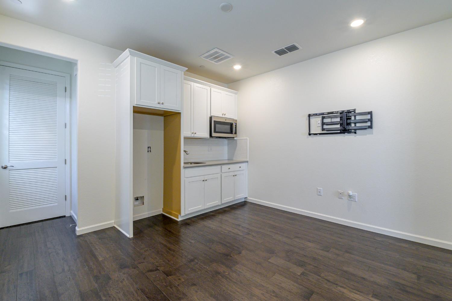 Detail Gallery Image 39 of 44 For 9227 Spiraea Ct, Sacramento,  CA 95829 - 4 Beds | 3/1 Baths