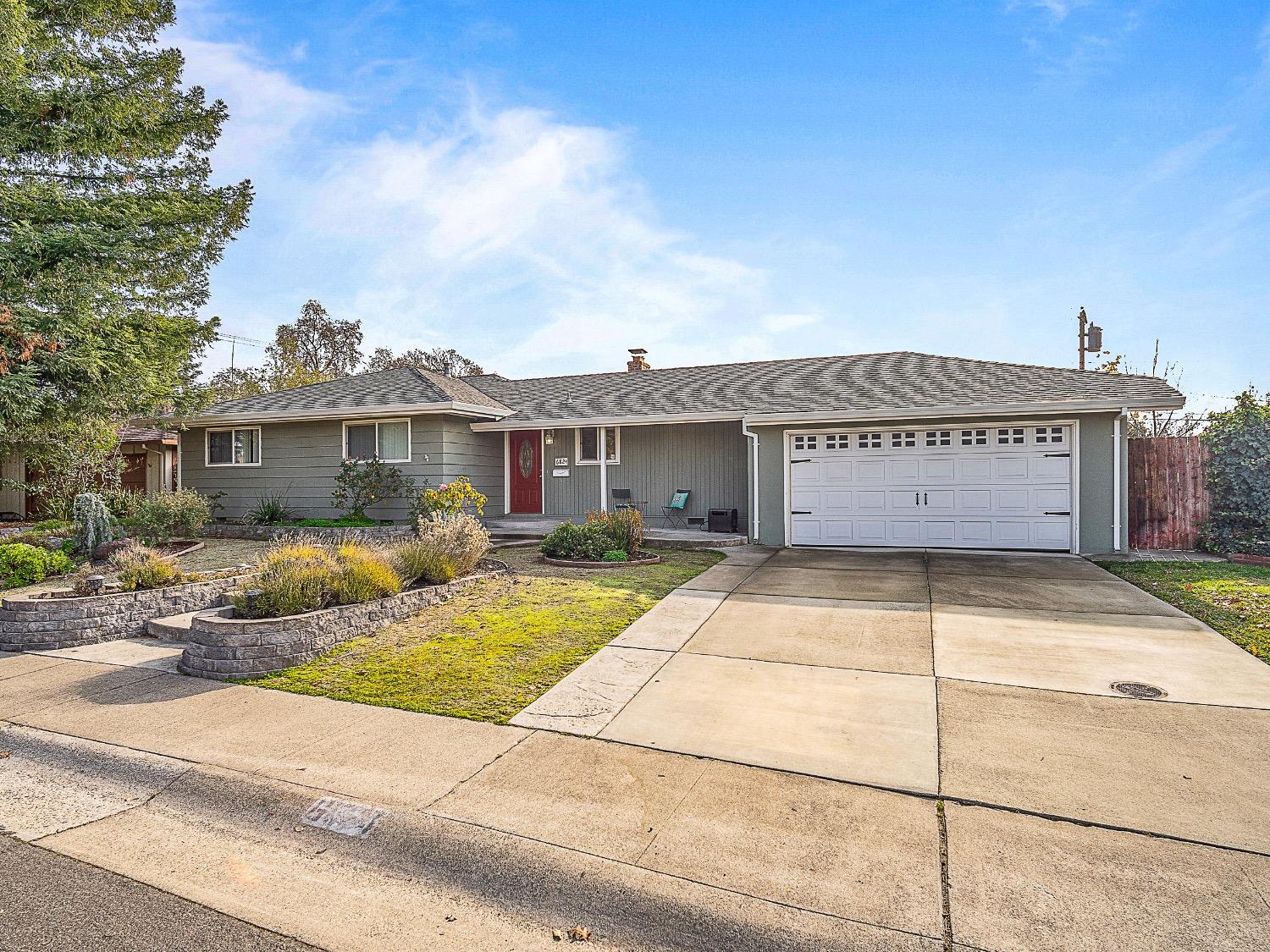 Detail Gallery Image 2 of 27 For 6824 Le Mans Ave, Citrus Heights,  CA 95621 - 3 Beds | 2 Baths