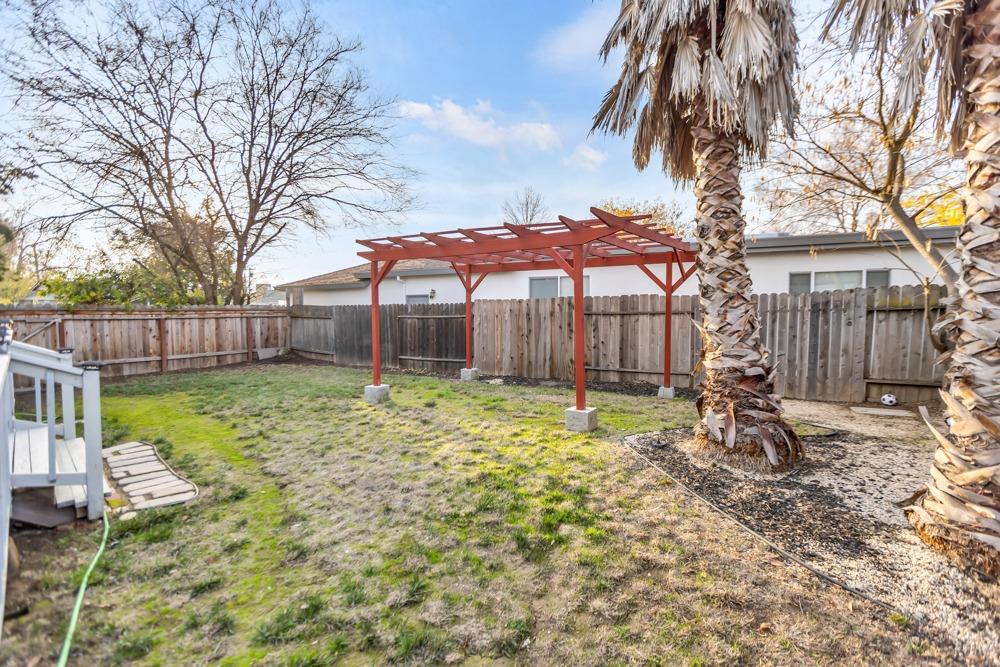 Detail Gallery Image 36 of 41 For 2121 50th Ave, Sacramento,  CA 95822 - 3 Beds | 2 Baths