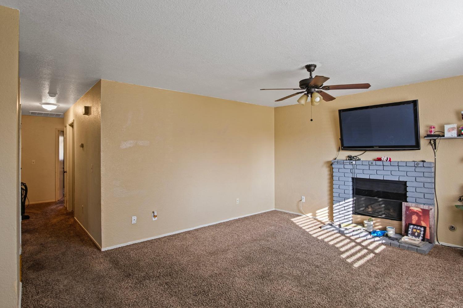 Detail Gallery Image 6 of 24 For 7132 Tokay Cir, Winton,  CA 95388 - 3 Beds | 2 Baths