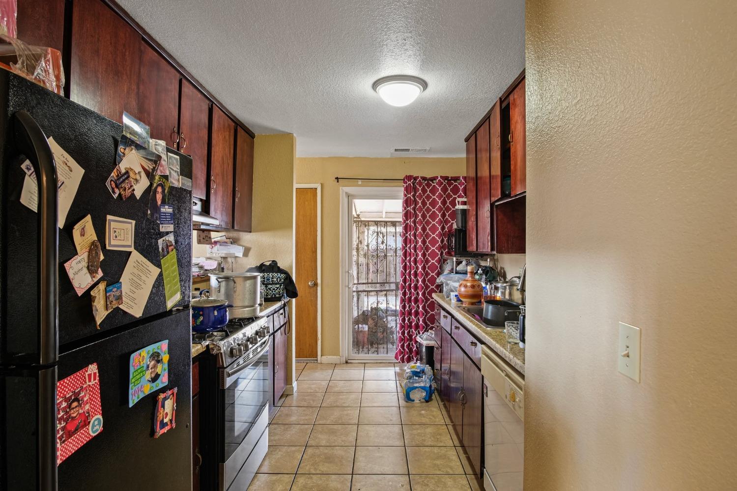 Detail Gallery Image 9 of 24 For 7132 Tokay Cir, Winton,  CA 95388 - 3 Beds | 2 Baths