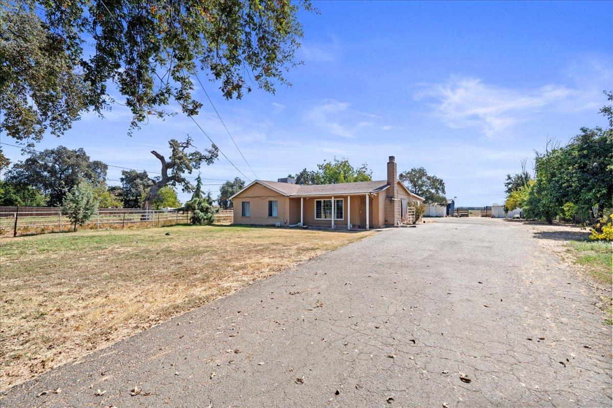 Detail Gallery Image 5 of 38 For 5720 Carpenter Rd, Stockton,  CA 95215 - 3 Beds | 1 Baths