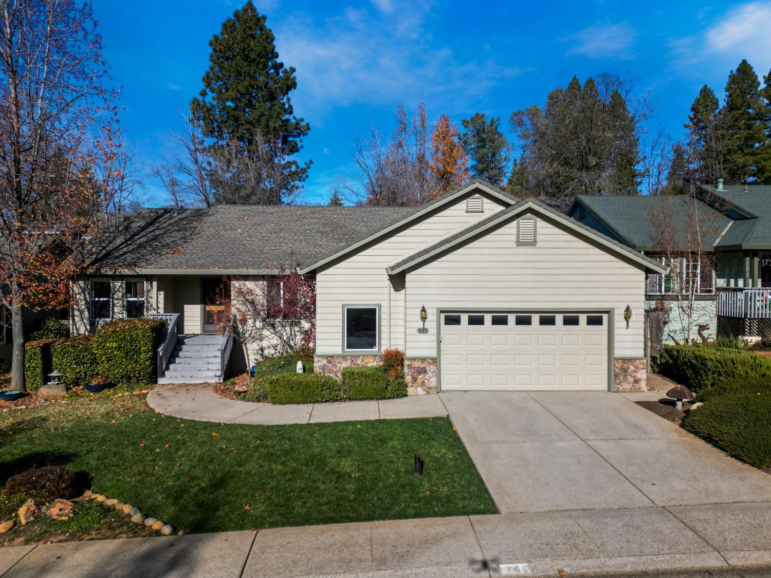 Detail Gallery Image 1 of 48 For 241 Horizon Cir, Grass Valley,  CA 95945 - 3 Beds | 2 Baths