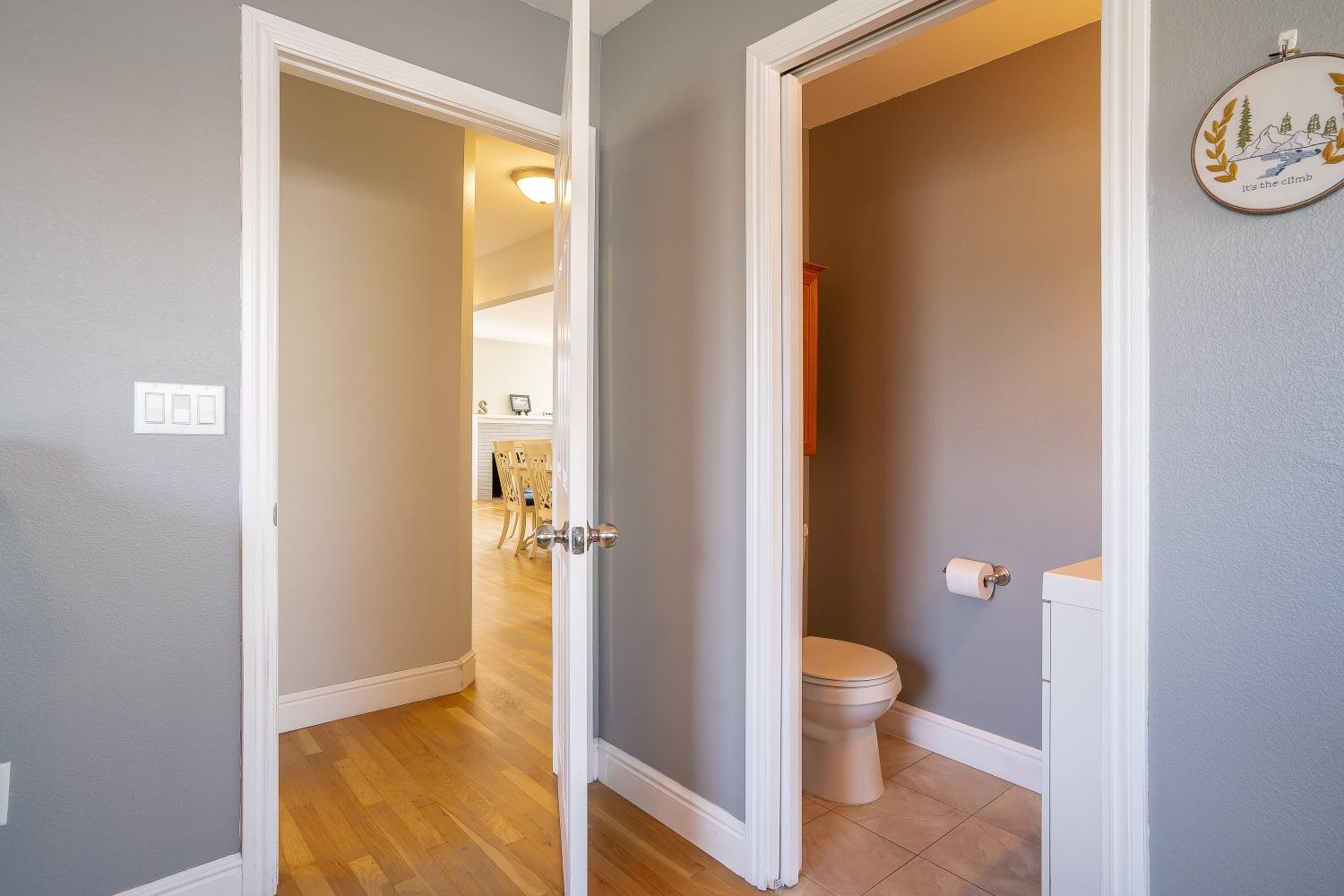 Detail Gallery Image 18 of 46 For 3909 La Verne Way, Sacramento,  CA 95864 - 3 Beds | 1/2 Baths