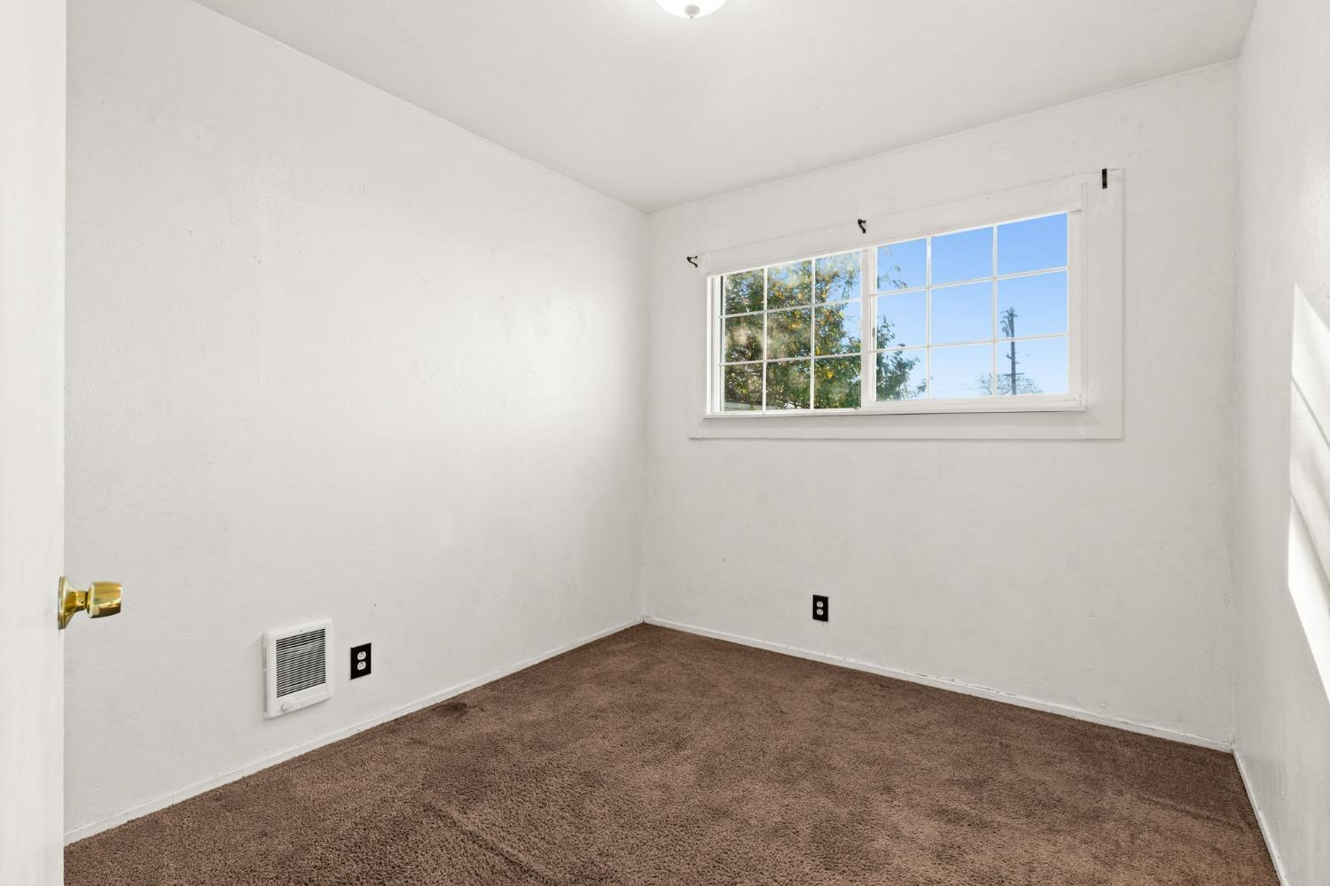 Detail Gallery Image 24 of 32 For 10427 Pippin St #D,  Oakland,  CA 94603 - 4 Beds | 1 Baths