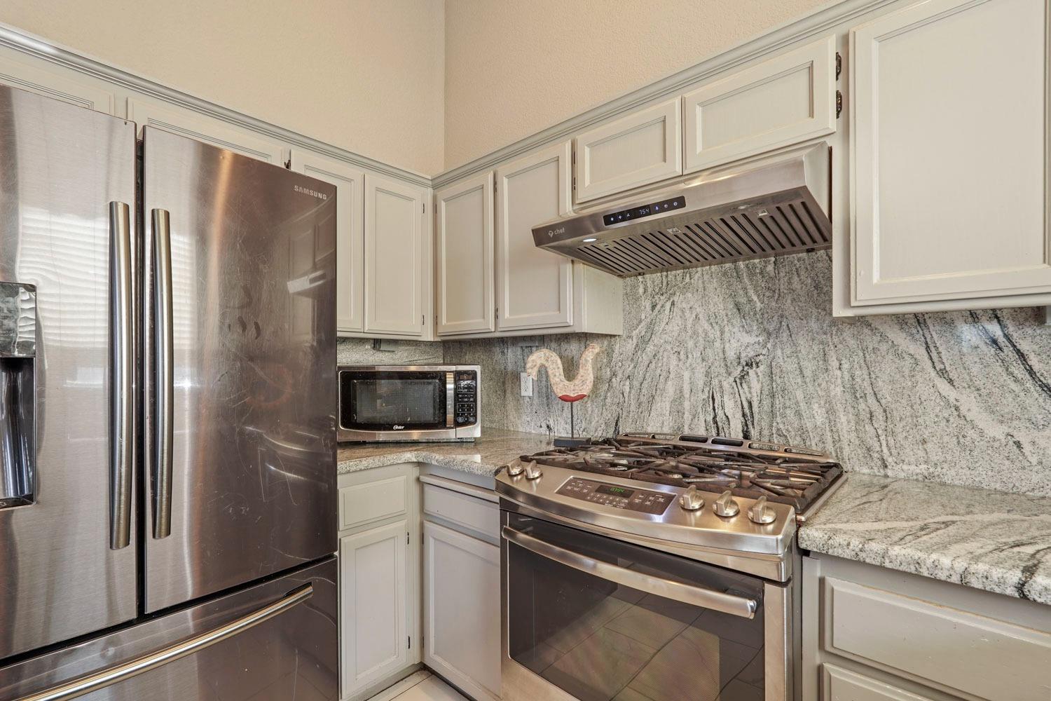 Detail Gallery Image 8 of 49 For 270 Ravenstone Way, Manteca,  CA 95336 - 3 Beds | 2 Baths