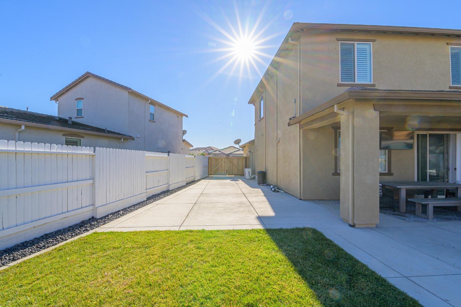 Detail Gallery Image 28 of 44 For 9227 Spiraea Ct, Sacramento,  CA 95829 - 4 Beds | 3/1 Baths