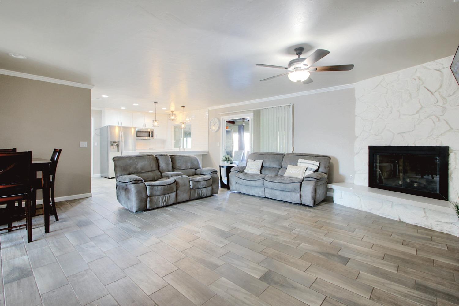 Detail Gallery Image 11 of 51 For 8641 Lodestone Cir, Elk Grove,  CA 95624 - 4 Beds | 2/1 Baths