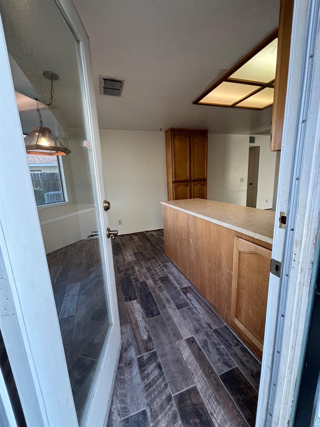 Detail Gallery Image 20 of 42 For 489 Cool Wind Way, Sacramento,  CA 95831 - 3 Beds | 2 Baths