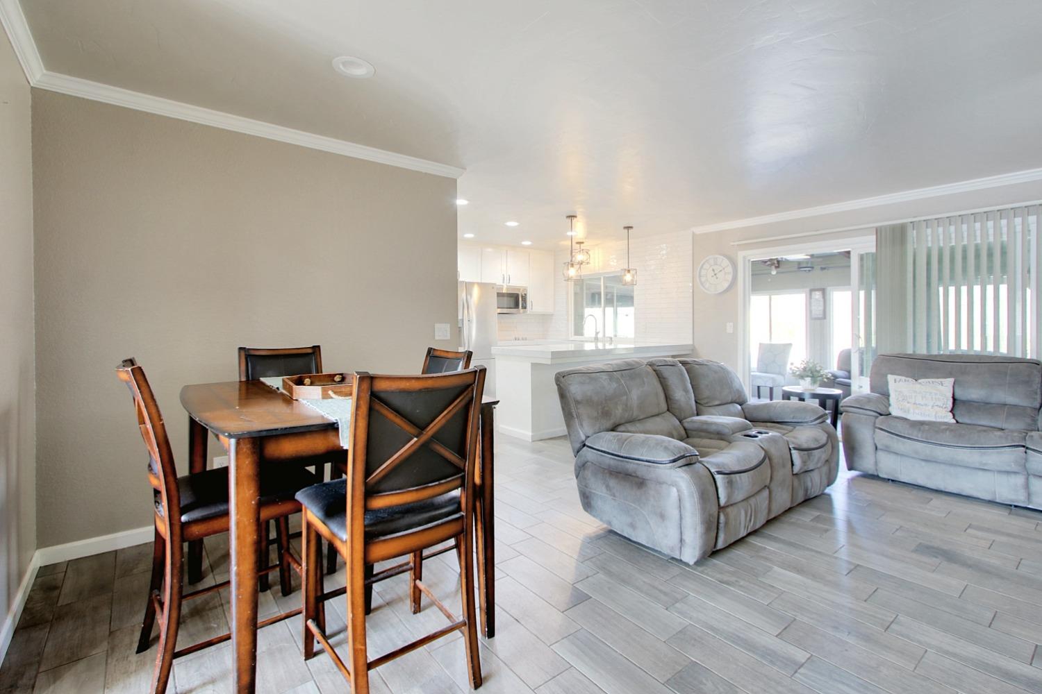 Detail Gallery Image 14 of 51 For 8641 Lodestone Cir, Elk Grove,  CA 95624 - 4 Beds | 2/1 Baths