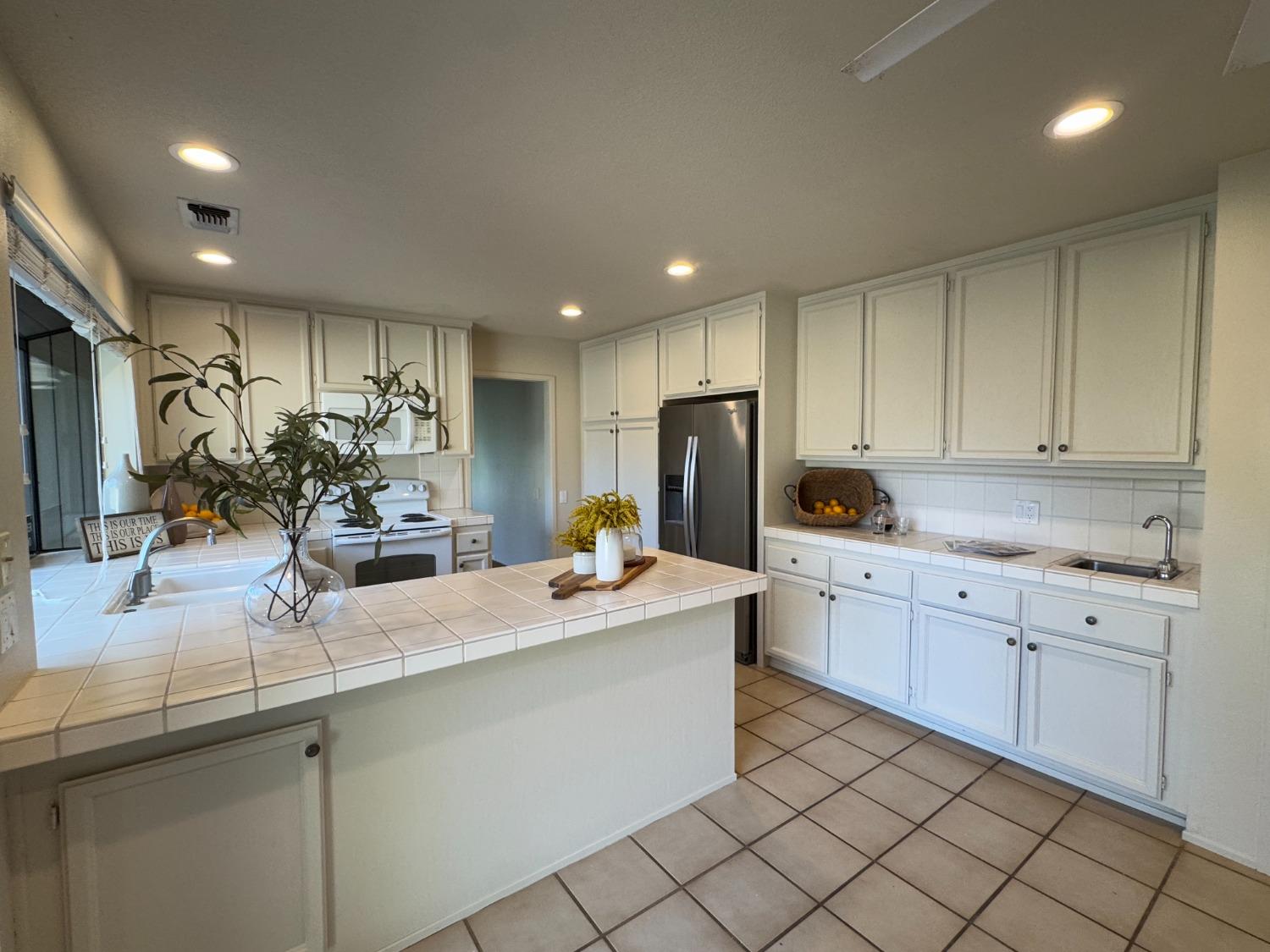 Detail Gallery Image 2 of 22 For 11446 Gold Country Blvd, Gold River,  CA 95670 - 2 Beds | 2 Baths