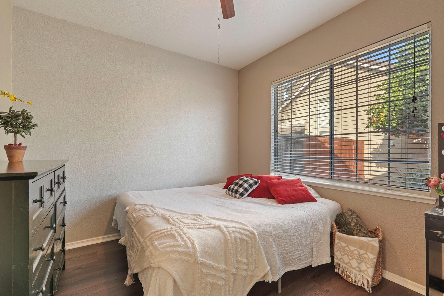 Detail Gallery Image 27 of 49 For 270 Ravenstone Way, Manteca,  CA 95336 - 3 Beds | 2 Baths