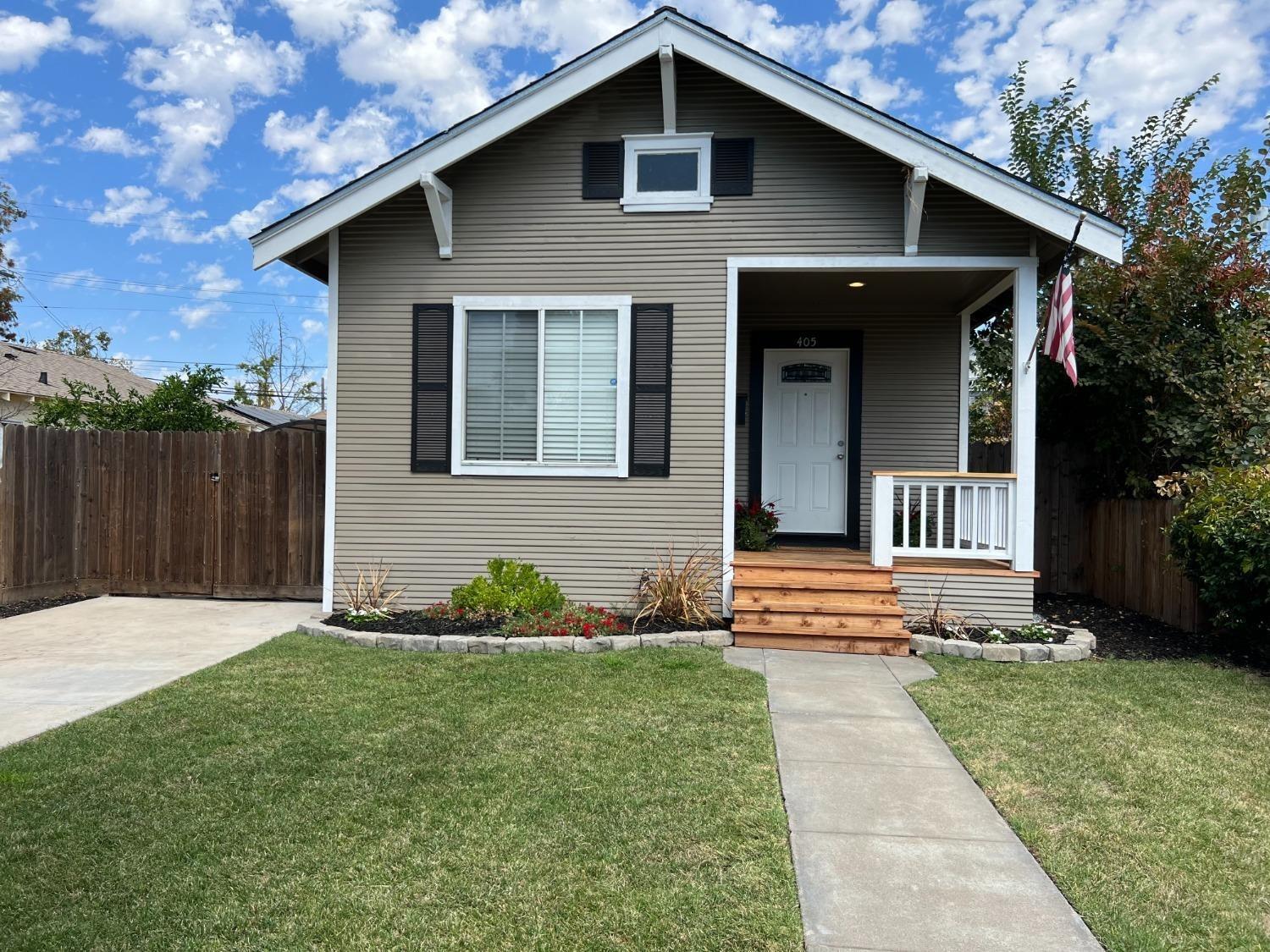 Detail Gallery Image 1 of 3 For 405 E Geary St, Stockton,  CA 95204 - 2 Beds | 1/1 Baths