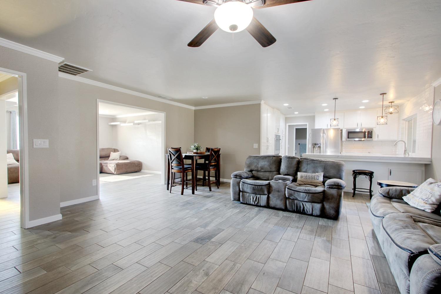 Detail Gallery Image 13 of 51 For 8641 Lodestone Cir, Elk Grove,  CA 95624 - 4 Beds | 2/1 Baths