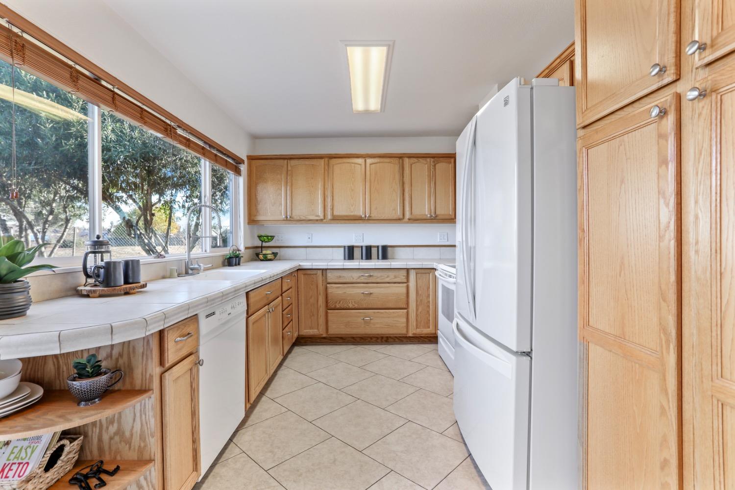 Detail Gallery Image 11 of 29 For 340 O St, Lathrop,  CA 95330 - 3 Beds | 2 Baths