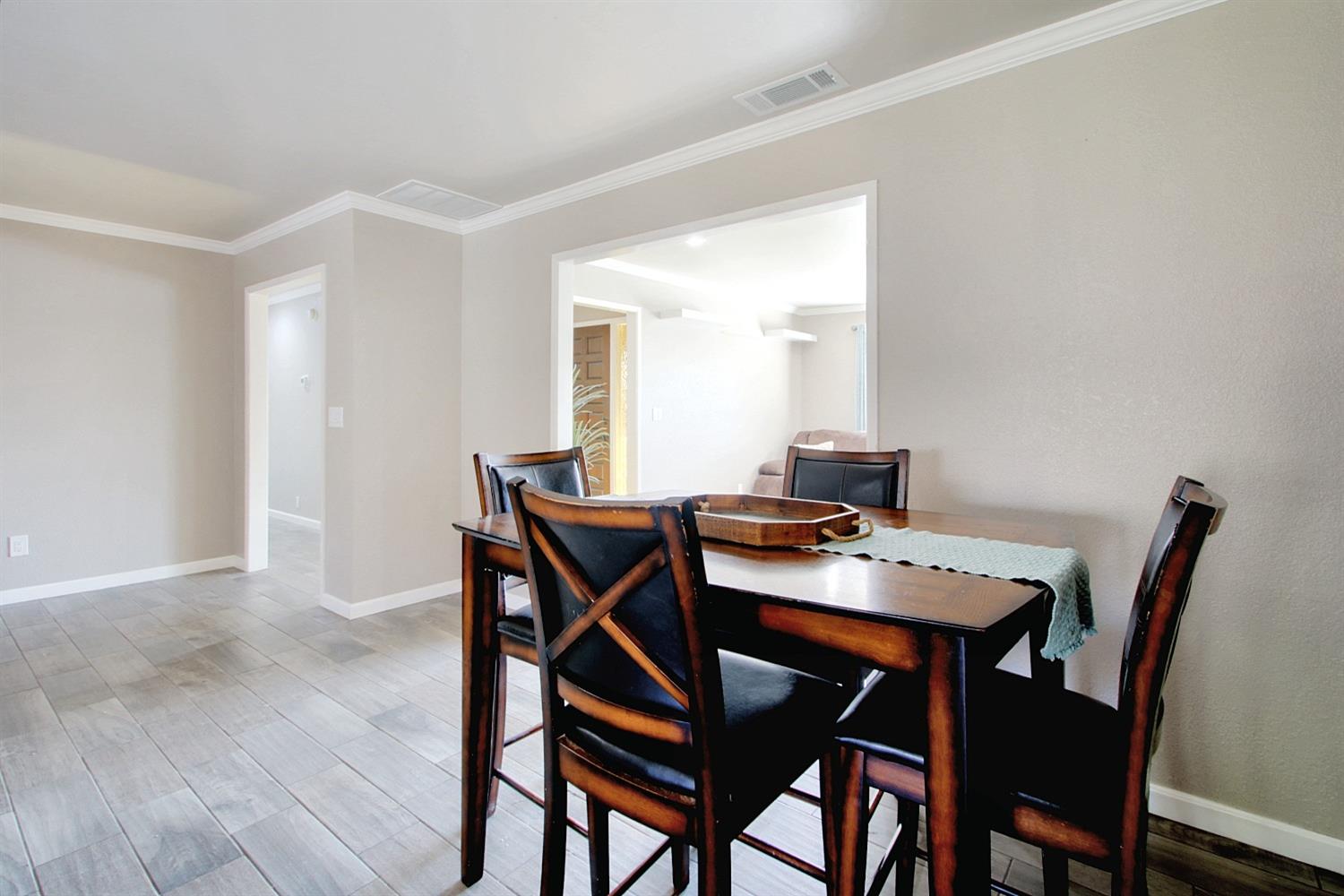 Detail Gallery Image 15 of 51 For 8641 Lodestone Cir, Elk Grove,  CA 95624 - 4 Beds | 2/1 Baths