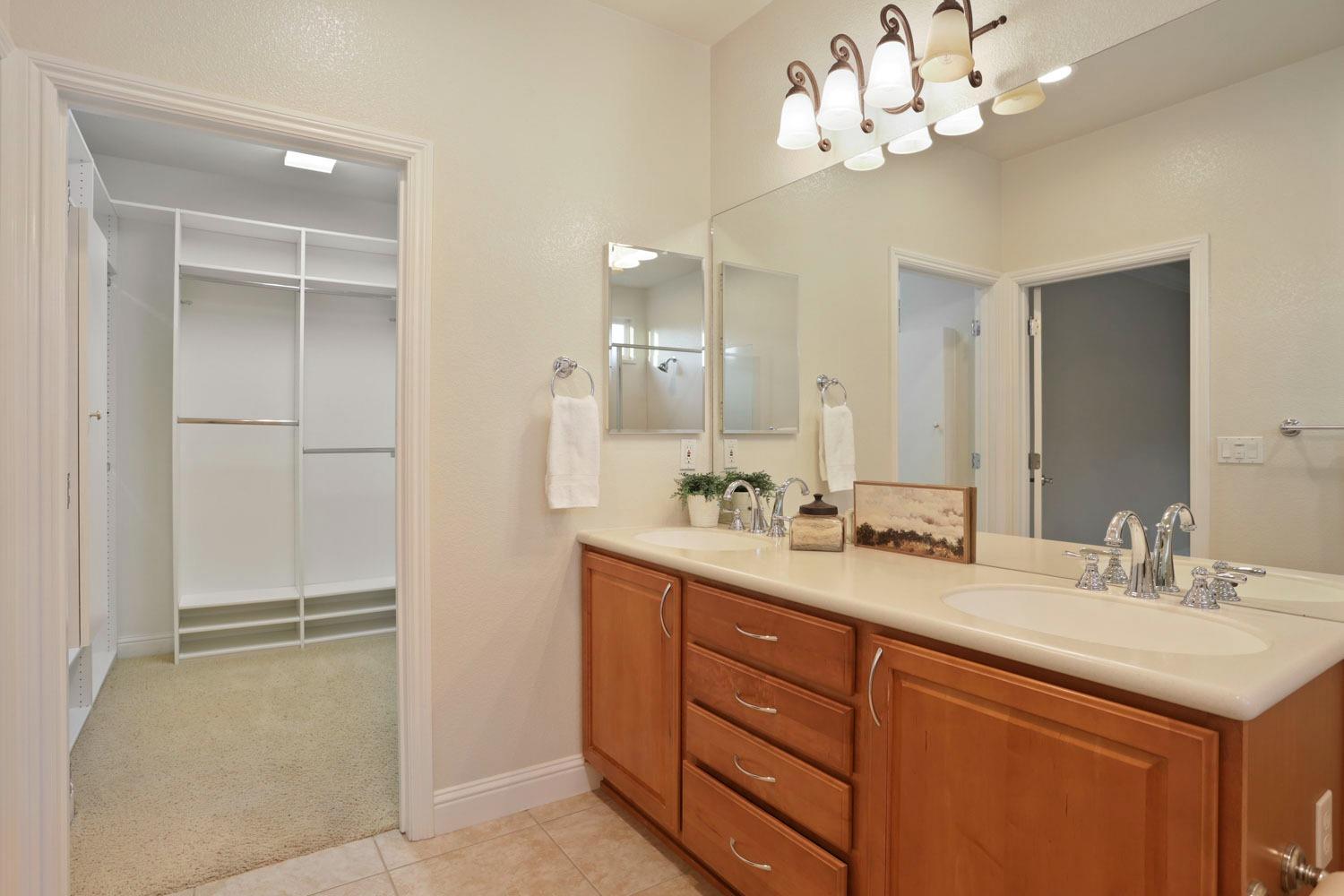 Detail Gallery Image 4 of 58 For 2359 Pepper Tree Ln, Manteca,  CA 95336 - 2 Beds | 2 Baths