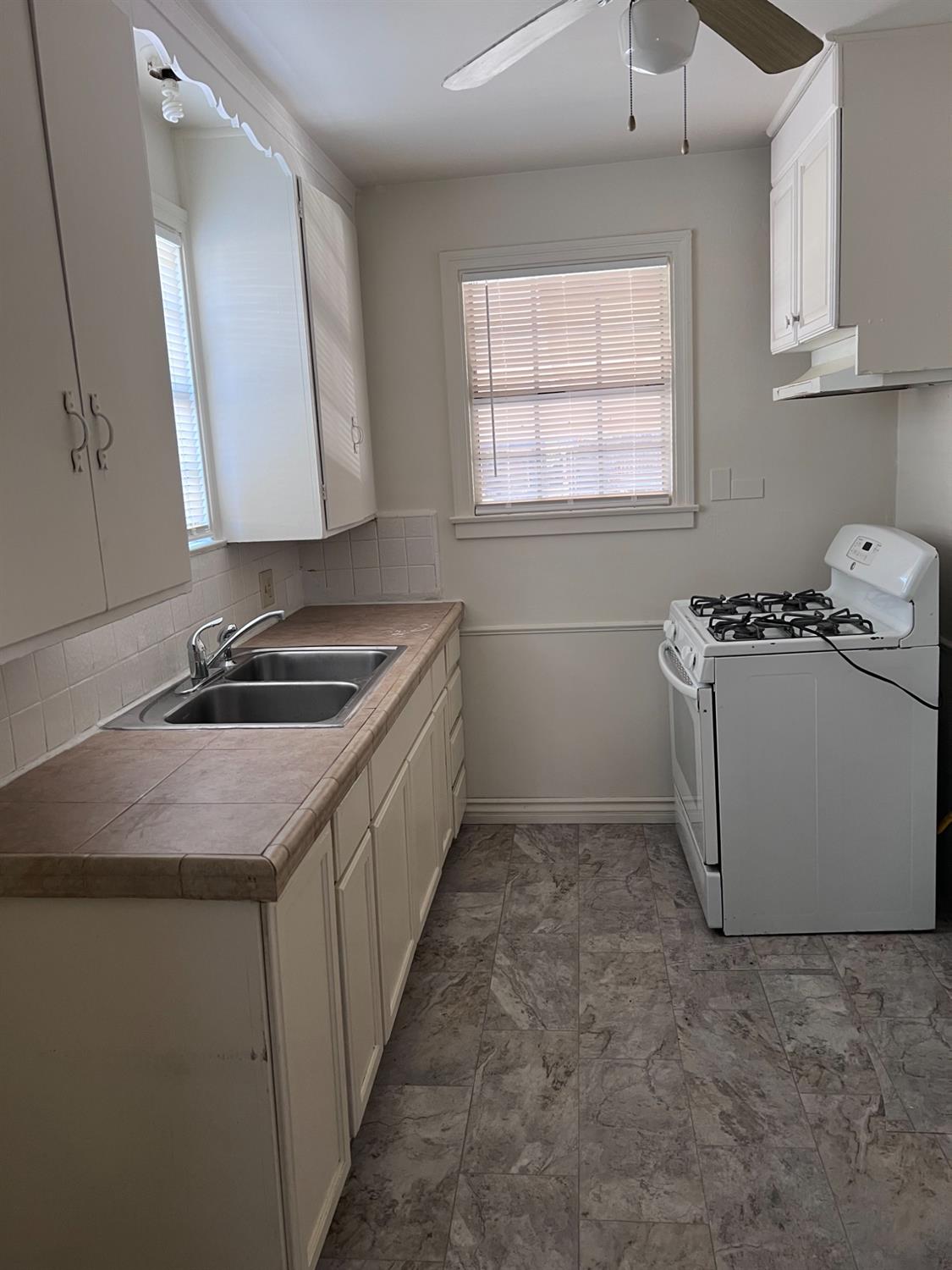 Detail Gallery Image 7 of 20 For 2546 Monte Diablo, Stockton,  CA 95203 - 2 Beds | 1 Baths