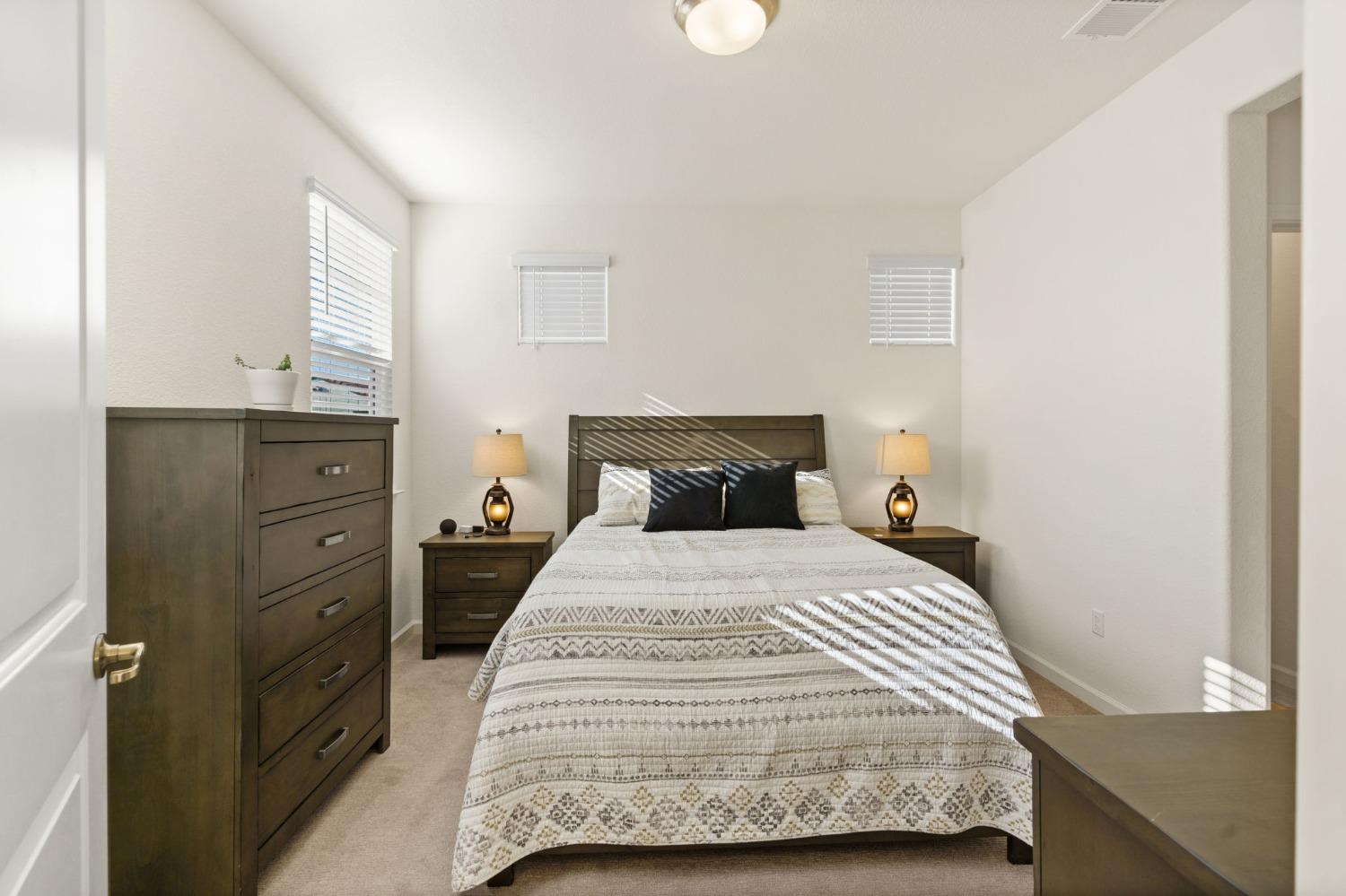 Detail Gallery Image 16 of 36 For 6216 Campus Pkwy, Roseville,  CA 95747 - 3 Beds | 2/1 Baths