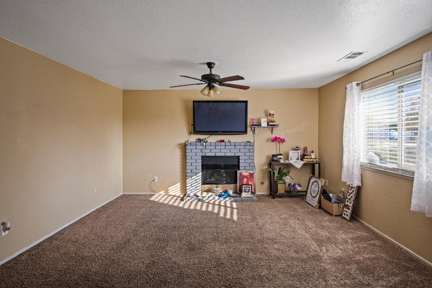 Detail Gallery Image 5 of 24 For 7132 Tokay Cir, Winton,  CA 95388 - 3 Beds | 2 Baths