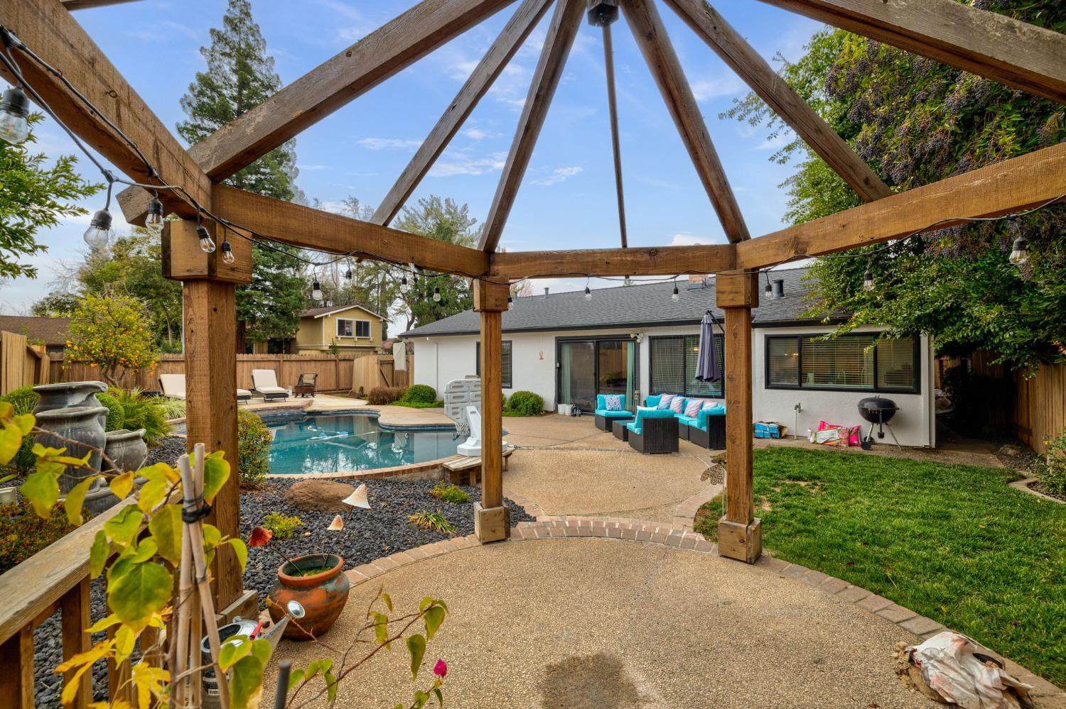 Detail Gallery Image 11 of 33 For 9200 Premier Way, Sacramento,  CA 95826 - 3 Beds | 2 Baths