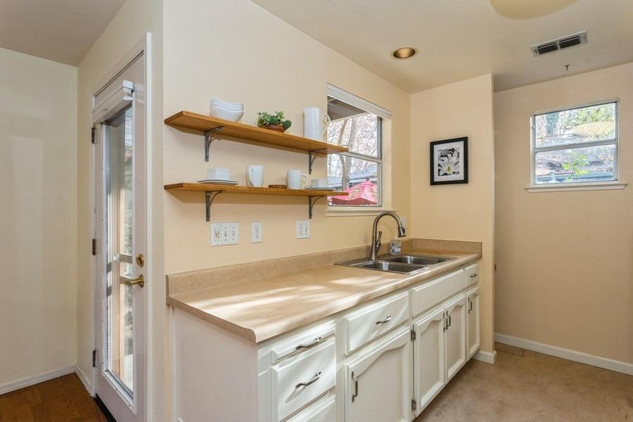 Detail Gallery Image 8 of 15 For 426 T Street #LOWER,  Sacramento,  CA 95811 - 1 Beds | 1 Baths