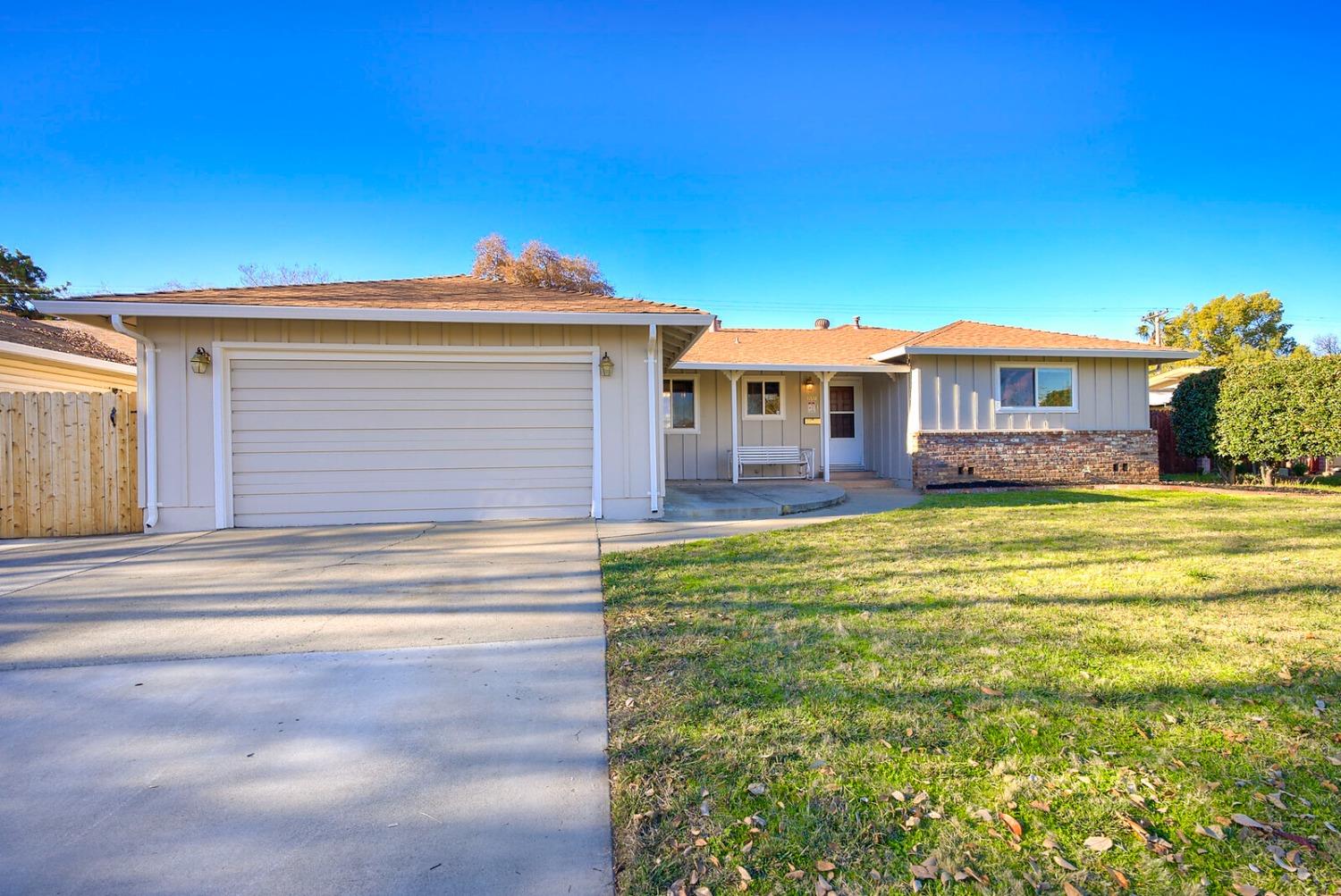 Detail Gallery Image 1 of 38 For 10541 Malvasia Dr, Rancho Cordova,  CA 95670 - 3 Beds | 2 Baths