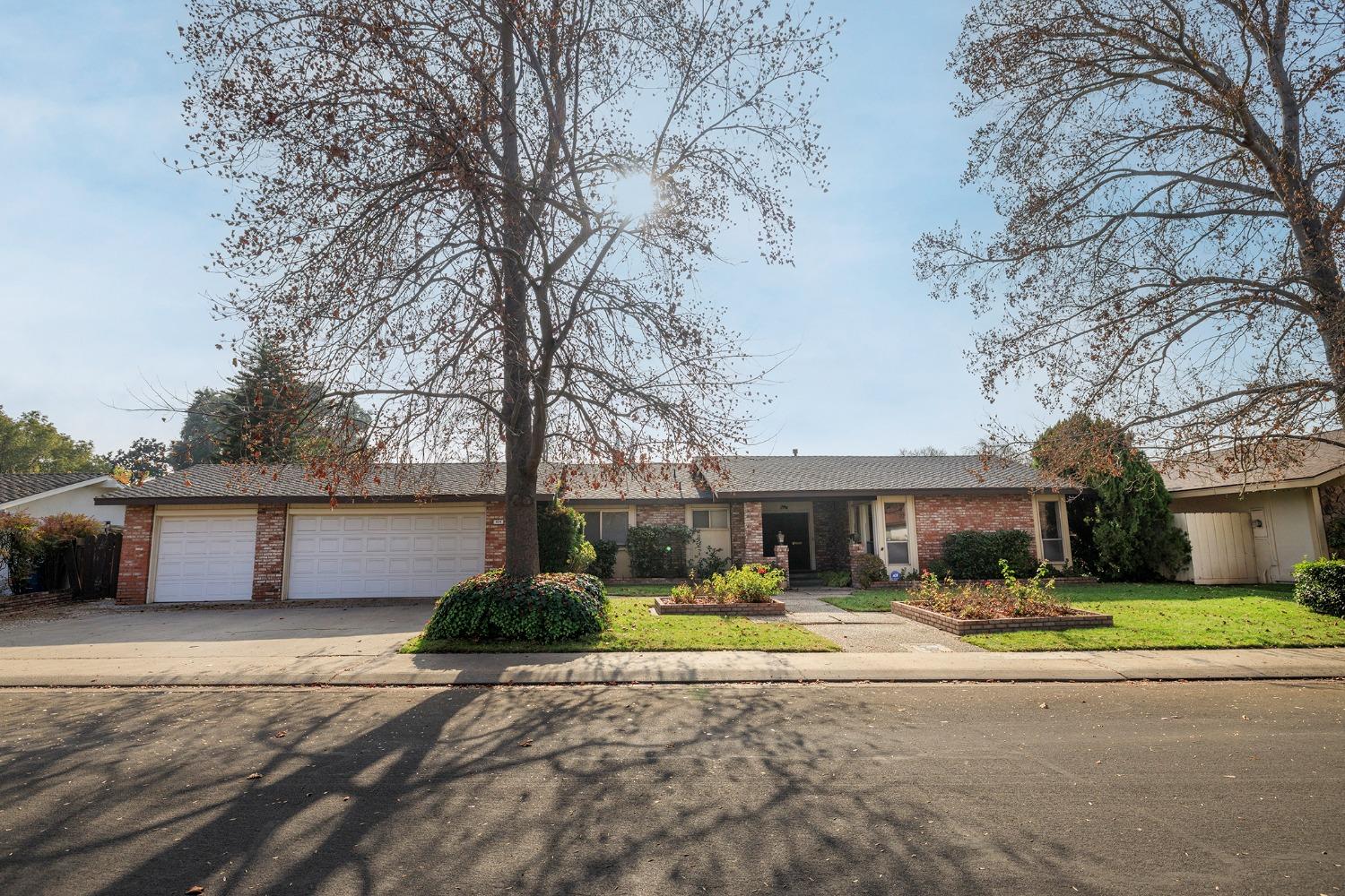 Detail Gallery Image 1 of 62 For 404 Roxbury Ln, Modesto,  CA 95350 - 4 Beds | 3 Baths