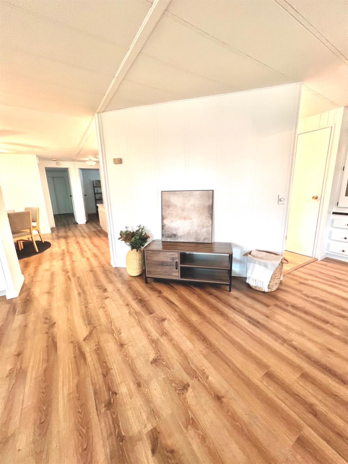 Detail Gallery Image 5 of 14 For 69 Camino Real Dr, Lodi,  CA 95240 - 2 Beds | 2 Baths