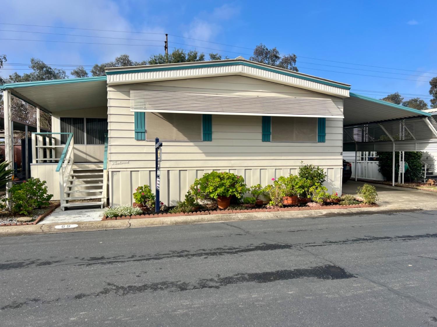 Detail Gallery Image 1 of 14 For 69 Camino Real Dr, Lodi,  CA 95240 - 2 Beds | 2 Baths