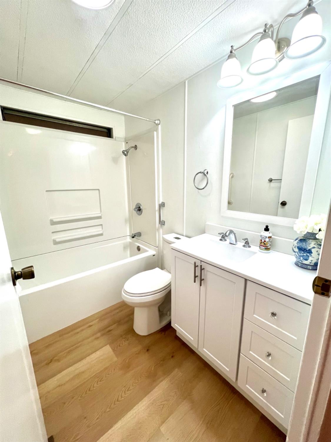 Detail Gallery Image 10 of 14 For 69 Camino Real Dr, Lodi,  CA 95240 - 2 Beds | 2 Baths