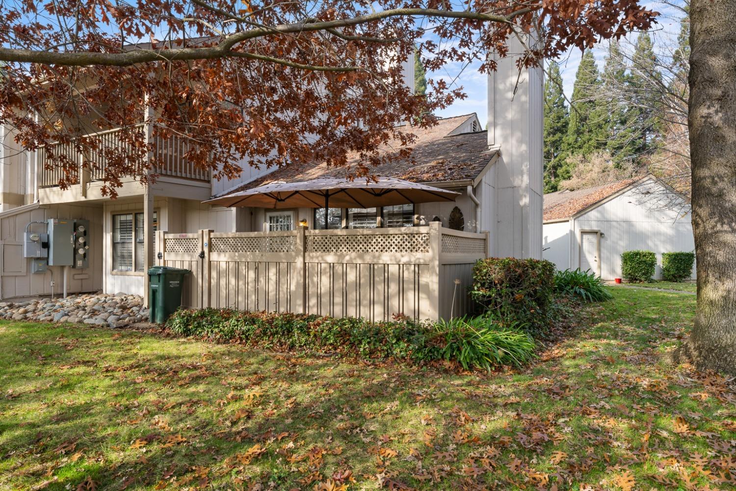 Detail Gallery Image 32 of 36 For 6412 Solitary Ln a,  Carmichael,  CA 95608 - 2 Beds | 2 Baths