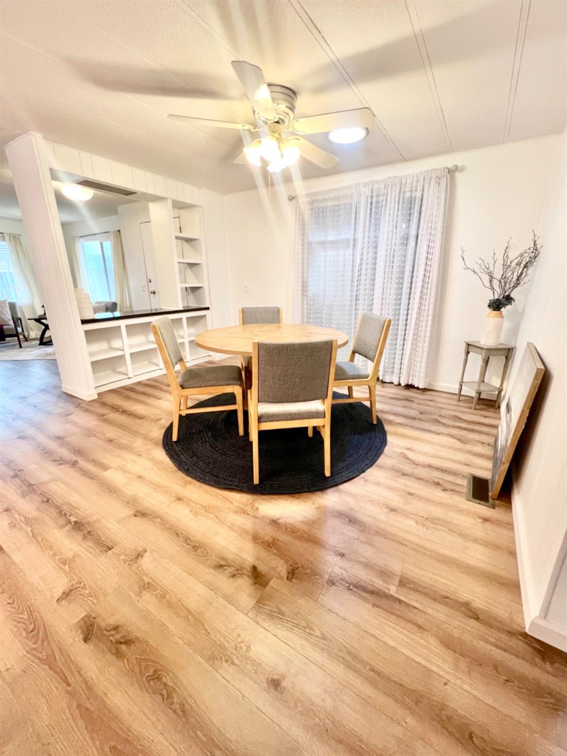 Detail Gallery Image 4 of 14 For 69 Camino Real Dr, Lodi,  CA 95240 - 2 Beds | 2 Baths