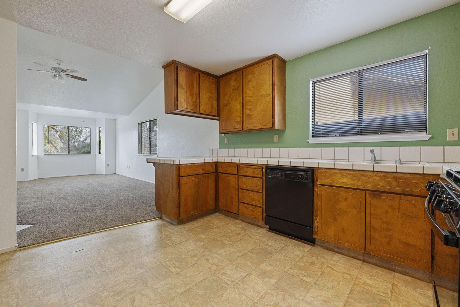 Detail Gallery Image 13 of 34 For 2620 Jeannie Ct, Turlock,  CA 95382 - 3 Beds | 2 Baths