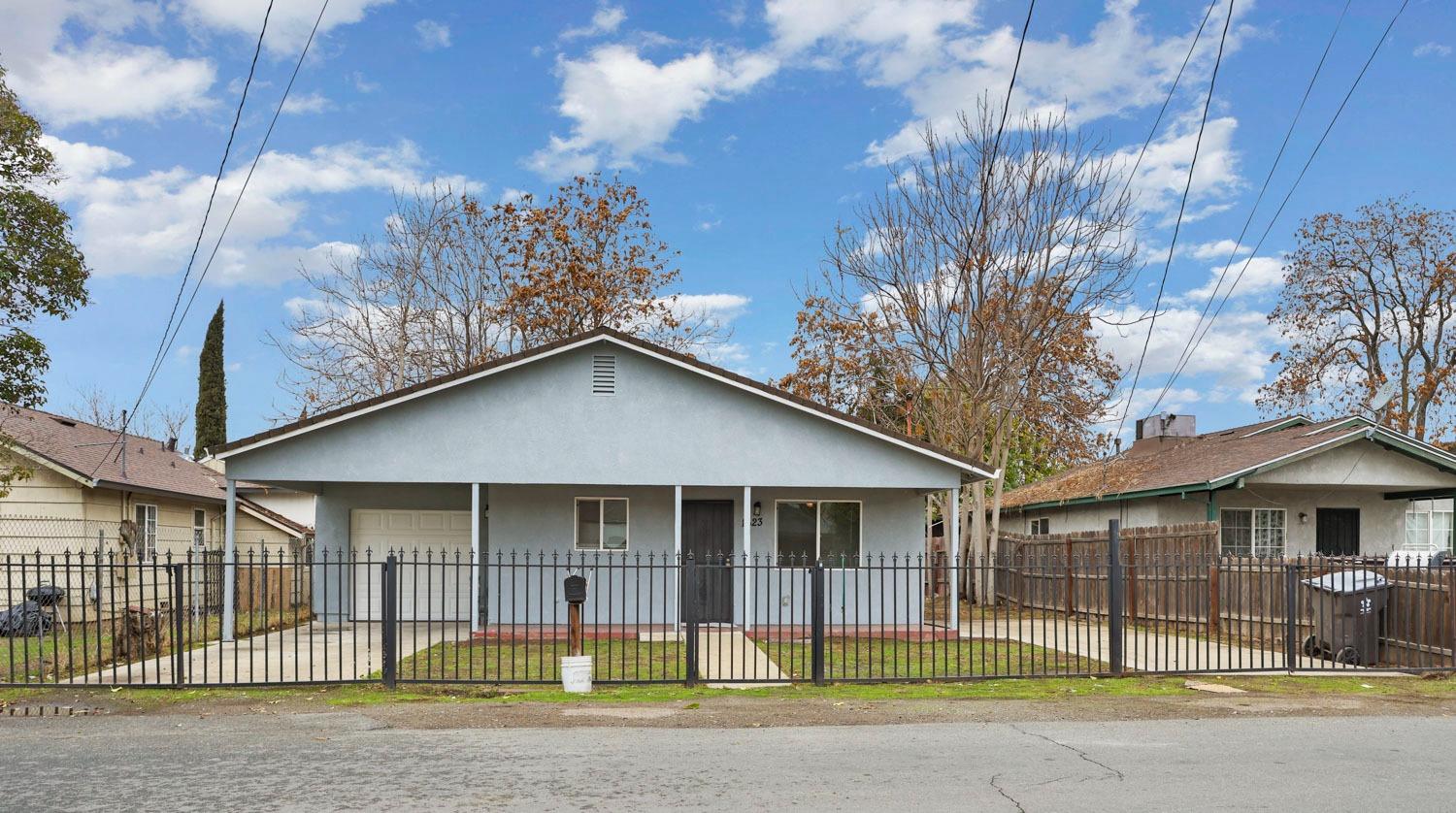 Detail Gallery Image 2 of 16 For 1523 N Sierra Ln, Stockton,  CA 95205 - 2 Beds | 1 Baths